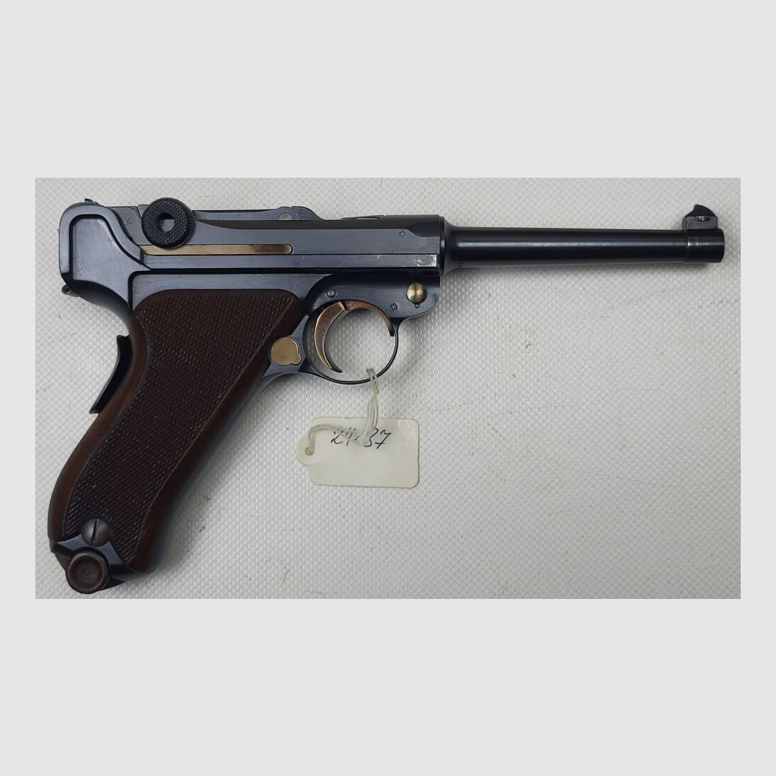 Fabbrica d'armi di Berna Pistola 08 Mod. 1906/24 Modello 24, immagine 1 di 8
