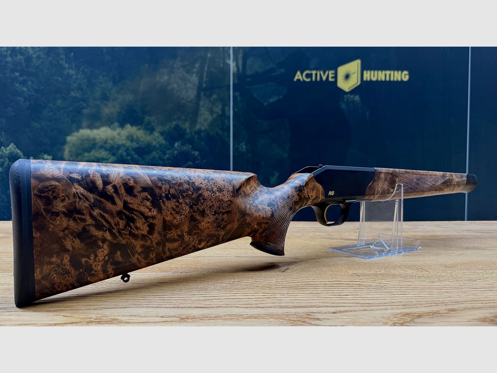 Blaser R8 Custom Schaft mit Gehäuse/System // HK 9-10 // R8 Logo und Abzug in gold // TRAUMSCHAFT