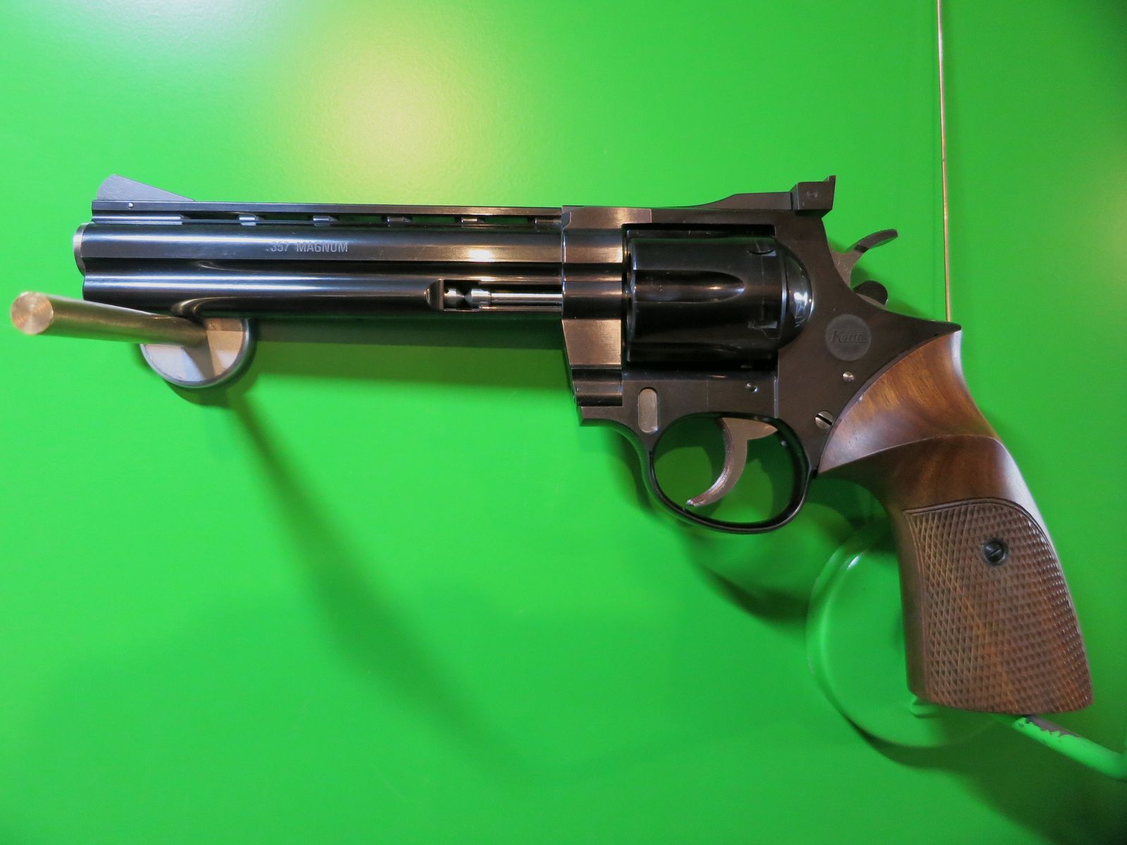 STAHLGEWORDENE PRÄZISION MADE IN GEMANY -KORTH- .357 Magnum Sportrevolver, 6"      #35