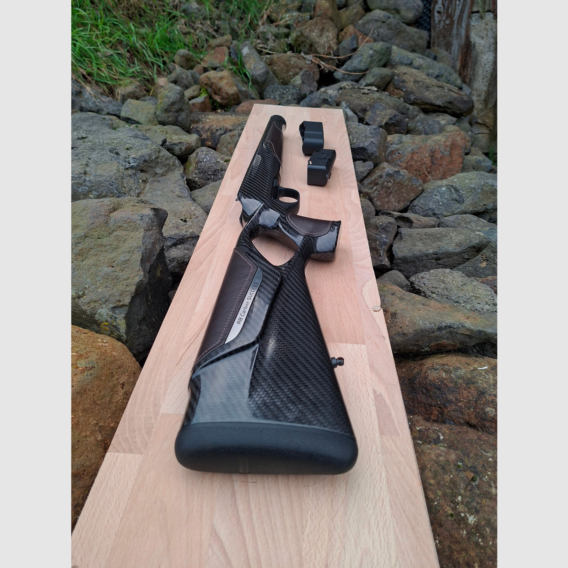 Blaser R8 Carbon Schaft (links) original mit Leder-Einlagen