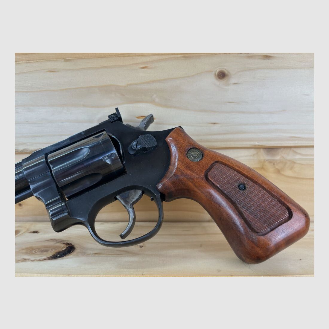Taurus - Brasil, KK - Revolver .22lr, 6" Lauflänge, Holzgriffschalen .22lr