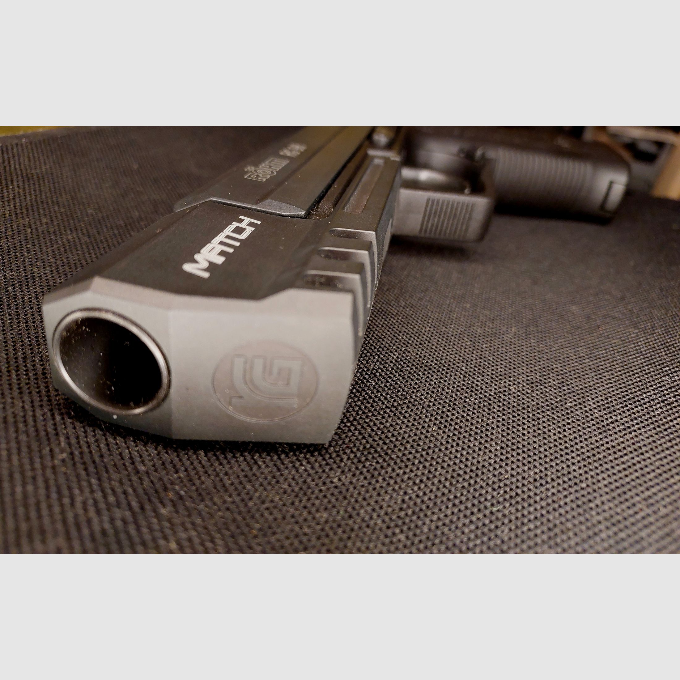 Röhm RG 96 Match Schreckschusspistole brüniert Kal. 9 mm P.A.K brüniert (PTB 699) RG 96 Set mit Matchaufsatz und 2 Magazinen