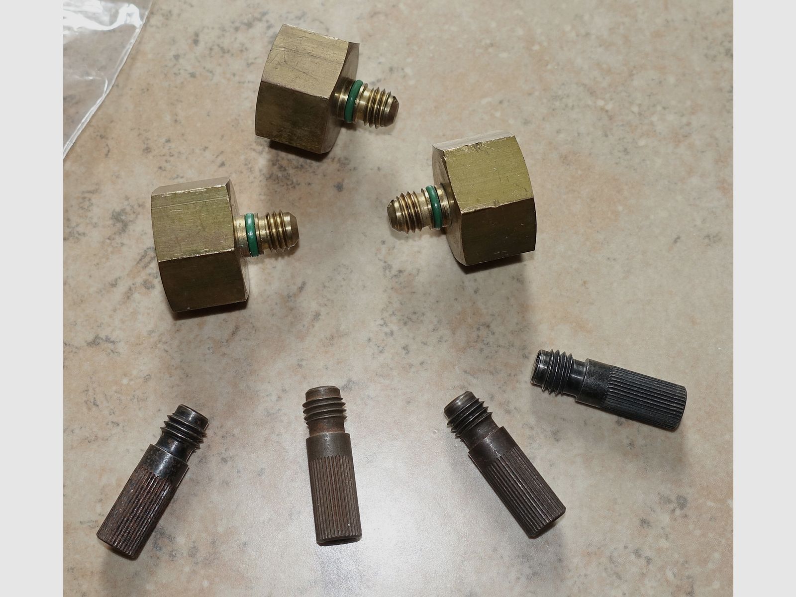 Steyr patronen 14 stuks + vuladapter, Steyr CO2 aansluiting, veer en ontluchtingsschroef