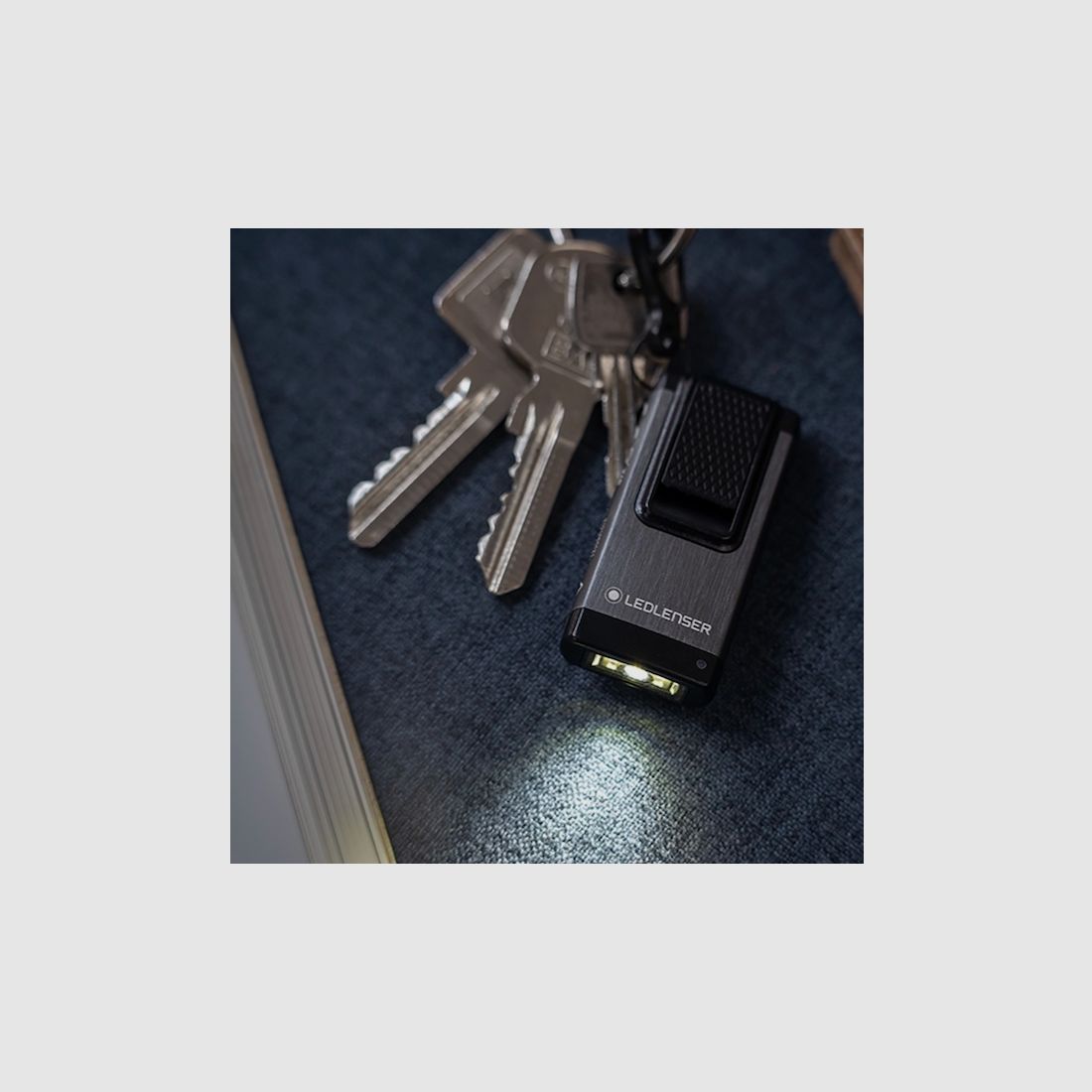 Ledlenser 502574 K4R.2 Latarka kluczykowa 120 lumenów 30 metrów szara