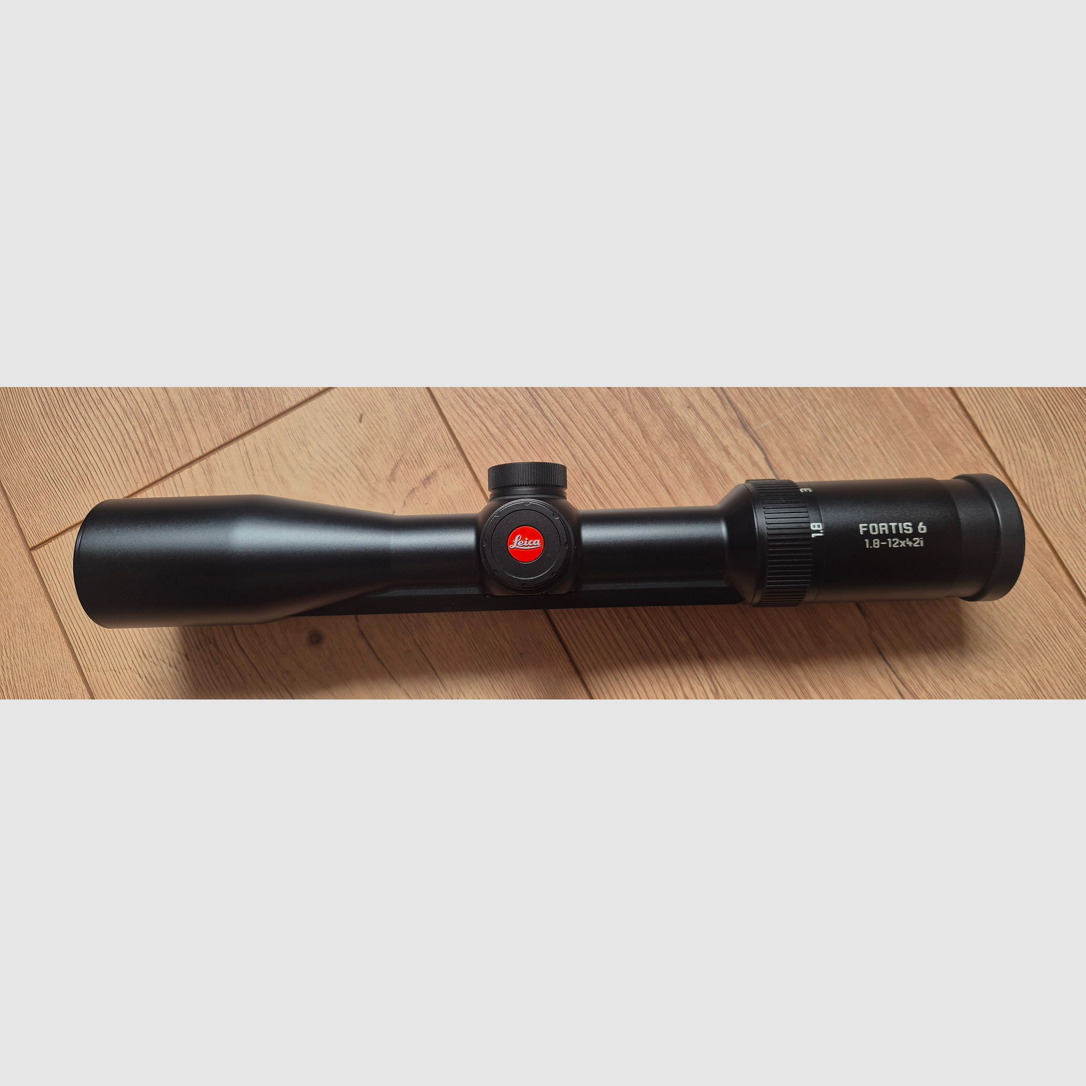Leica Fortis 1.8-12x42i with rail like new