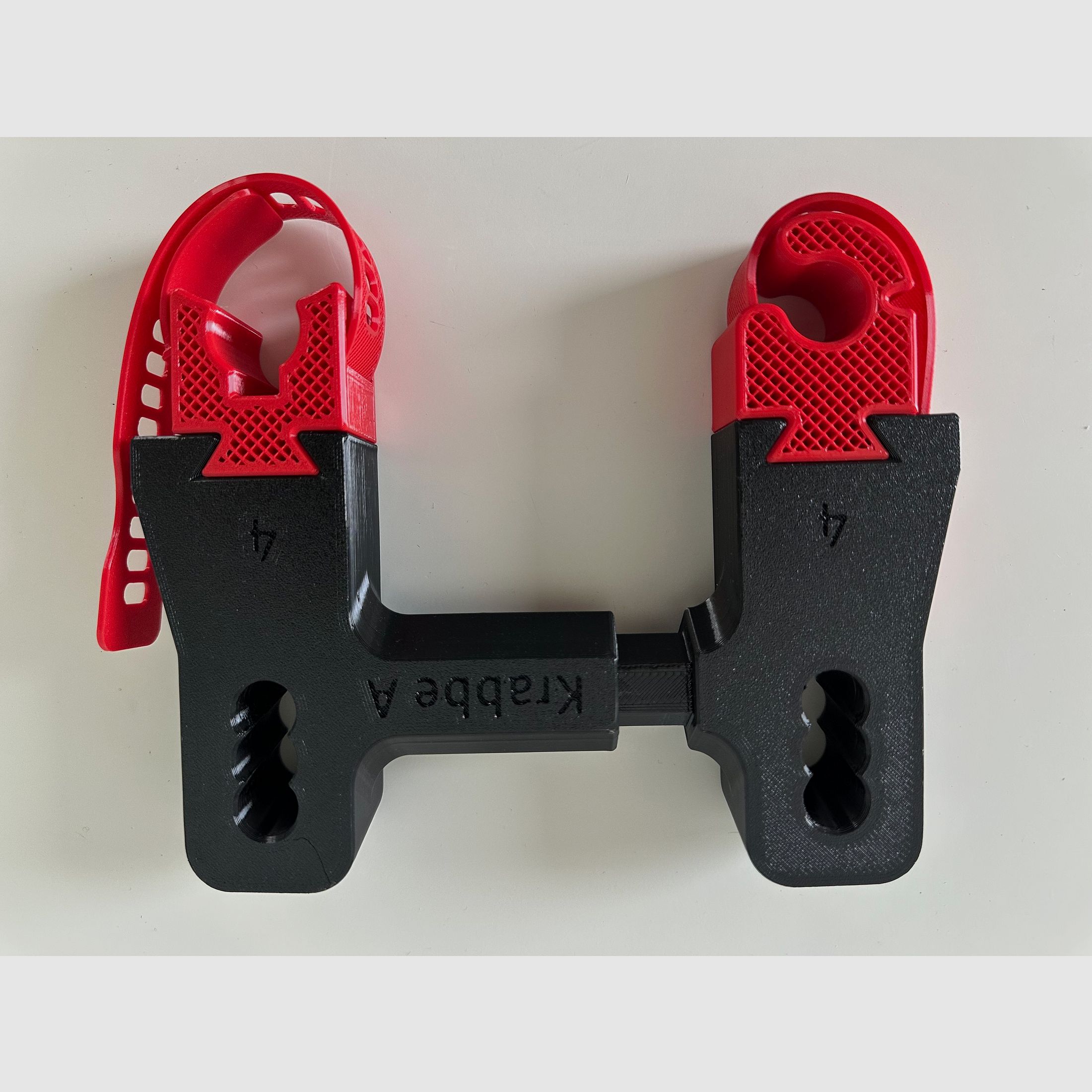 Gewehrhalter "Krabbe Pro" für Kopfstützen im Auto von Jagawams 