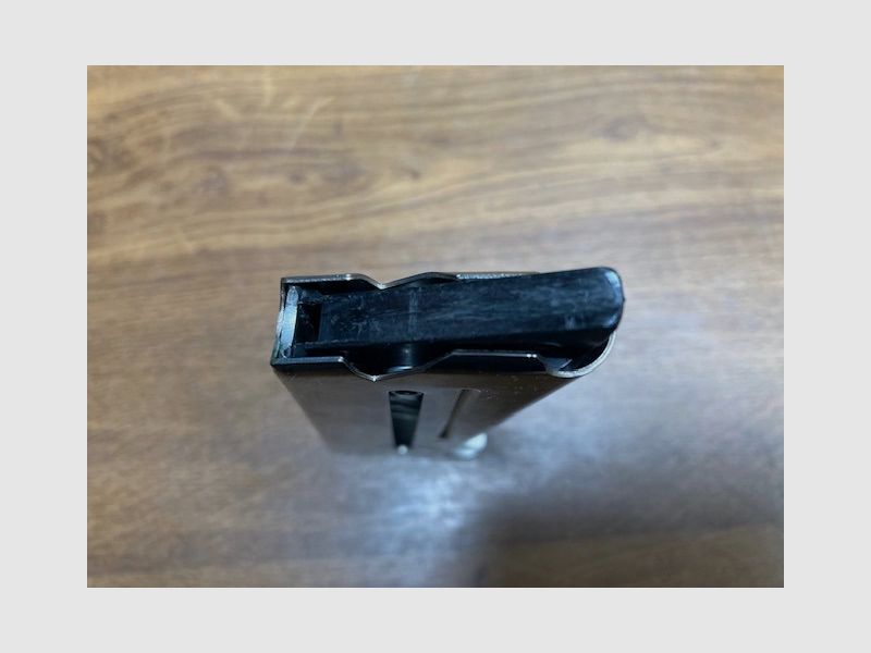 Seltene Pistole Coonan .357 Mag. und mit der Möglichkeit, Patronen im Kaliber .38 Spez. zu verschießen.