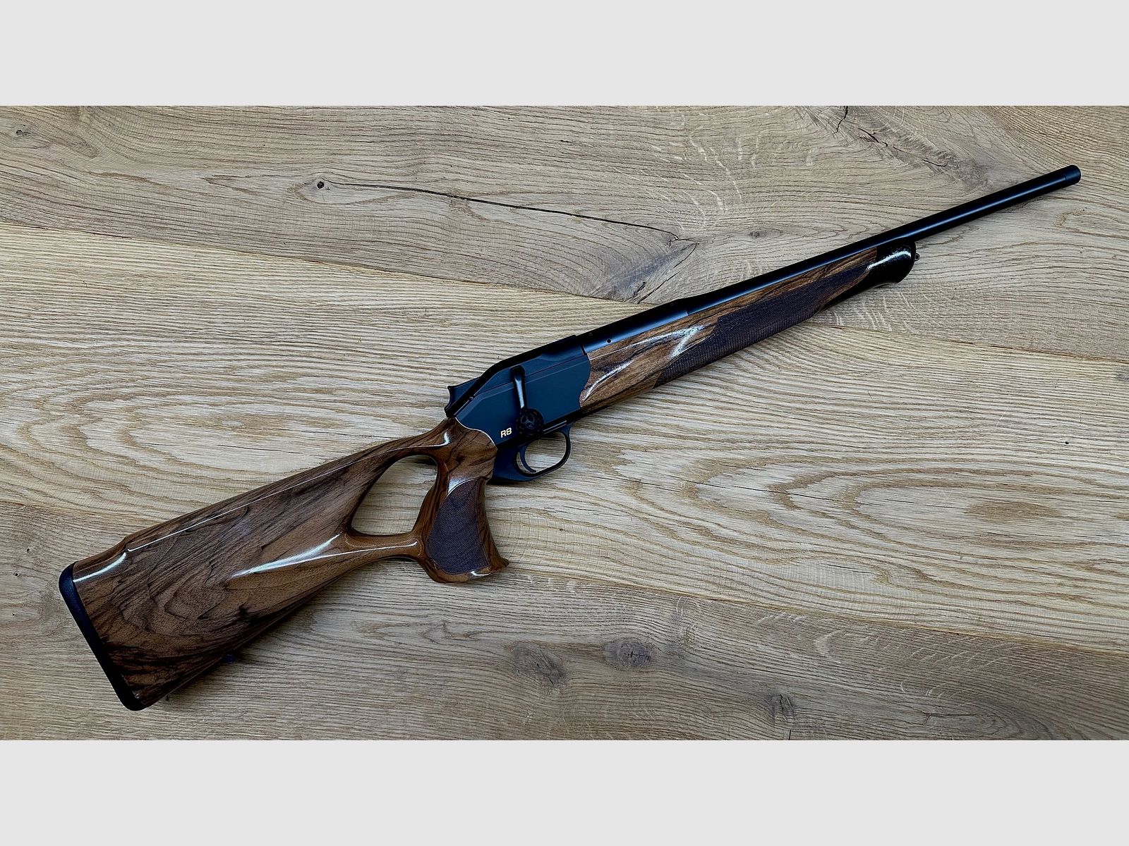 Blaser R8 Success / HK 4 / Lochschaft / gekürzter Lauf / M15x1 / Kaliber nach Wahl / AH Kammergriffkugel