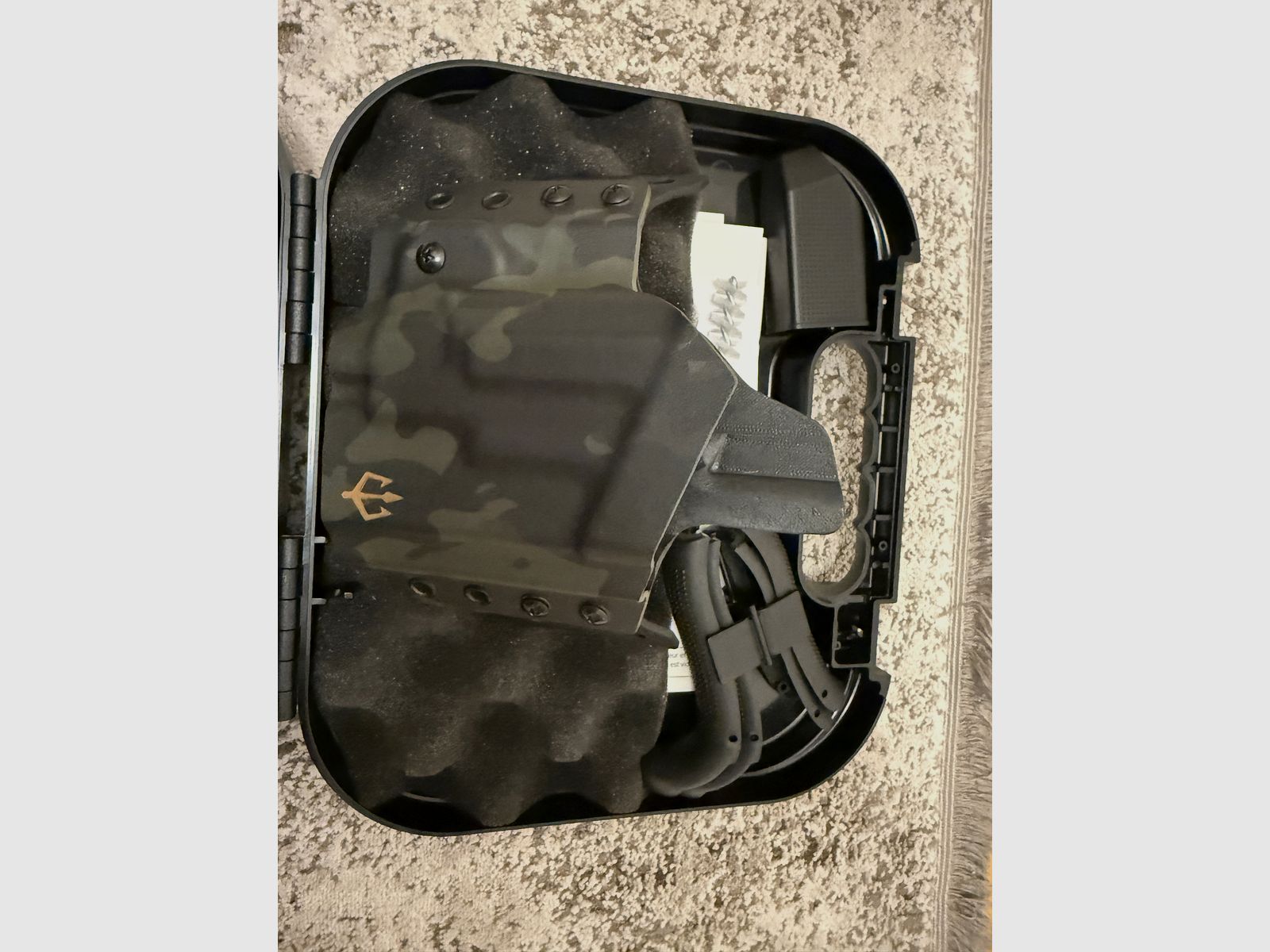 Glock 45 – neuwertig – mit Streamlight TLR-8 (Lampe + roter Laser) & Black Trident Holster