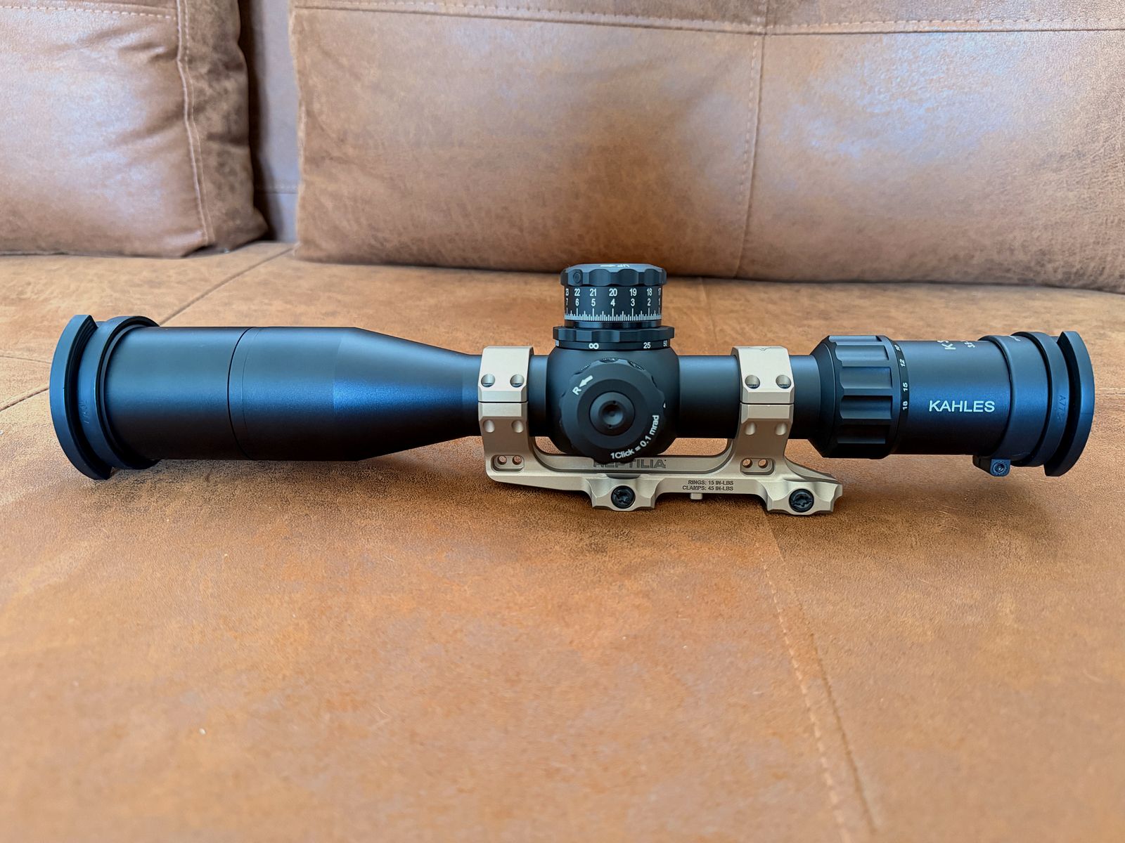Kahles K318i CCW 3,5-18x50 SKMR3 + Tenebraex Flip-Caps