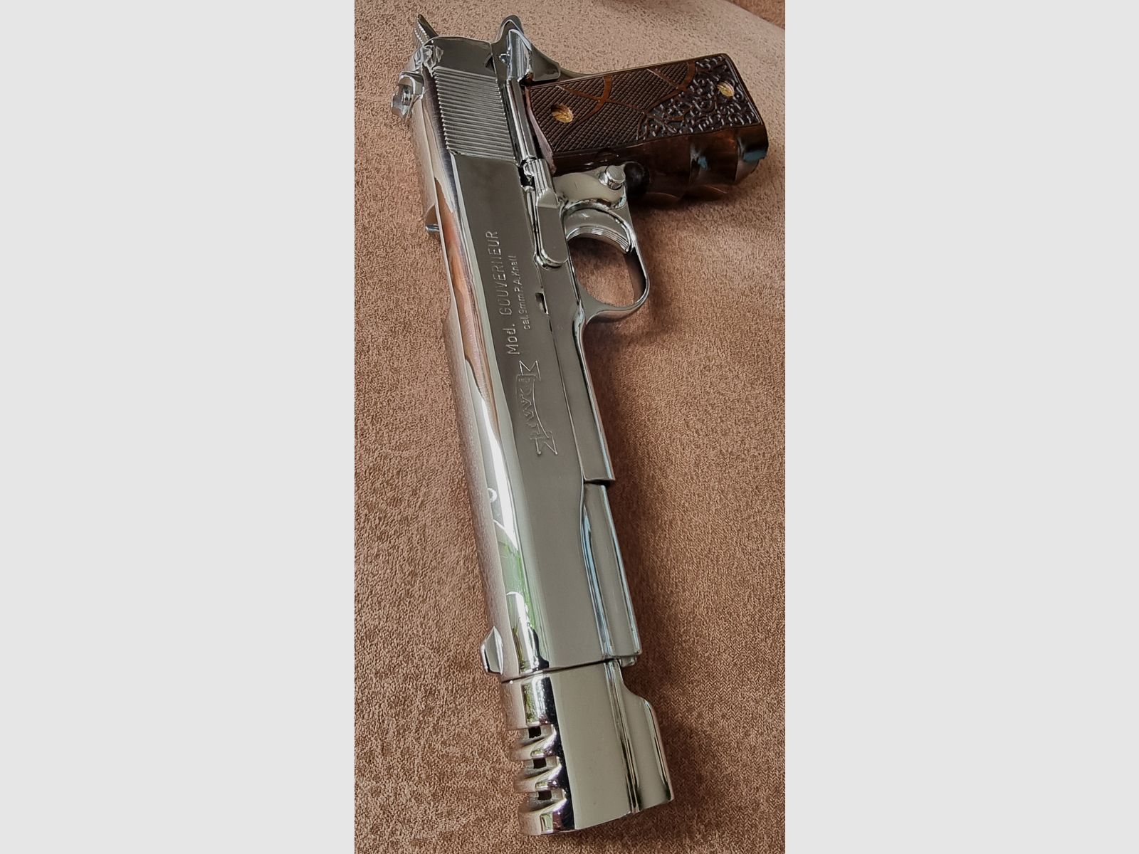 IWG Gouvernement en chrome avec holster