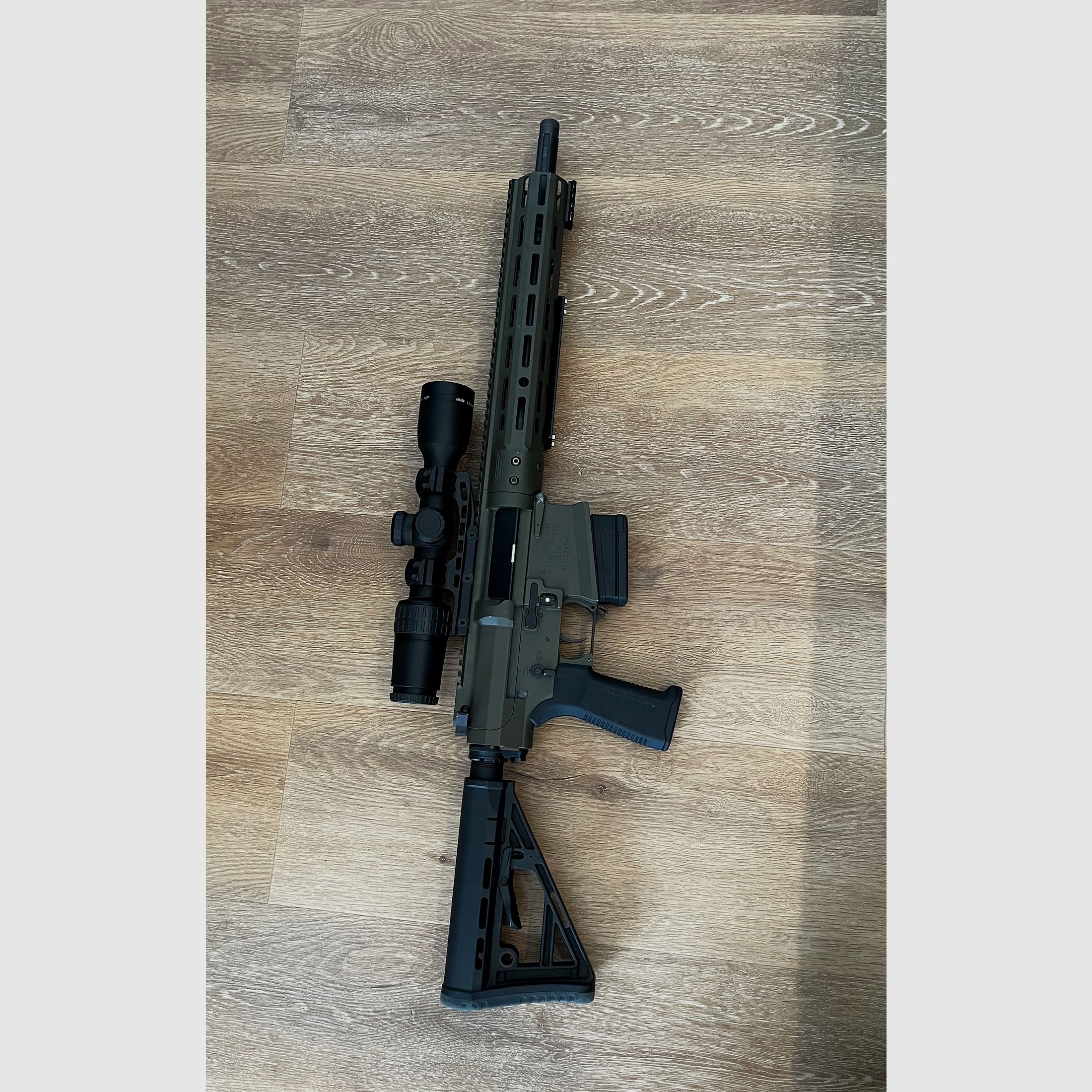 Black Creek Arms AR 10 .308 (14,5“) con 1,5-6x42 Zf