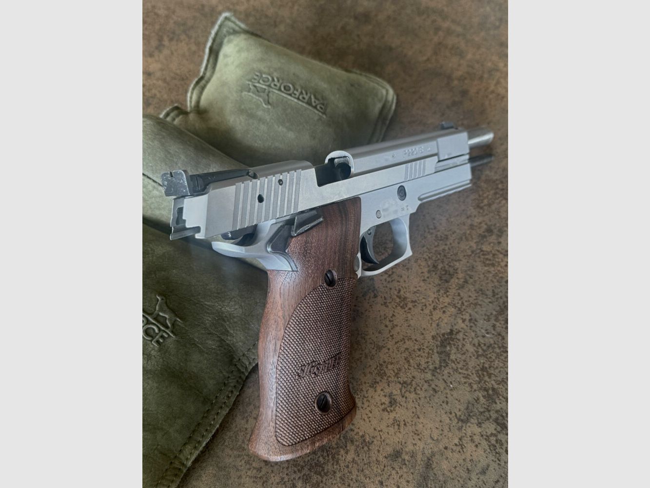 SIG Sauer P220 X-SIX .45Auto