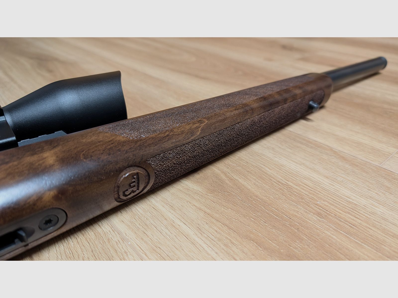 CZ 457 Varmint in .22 WMR, met UTC 4-16x44 Accushot, CZ Picatinnyschiene