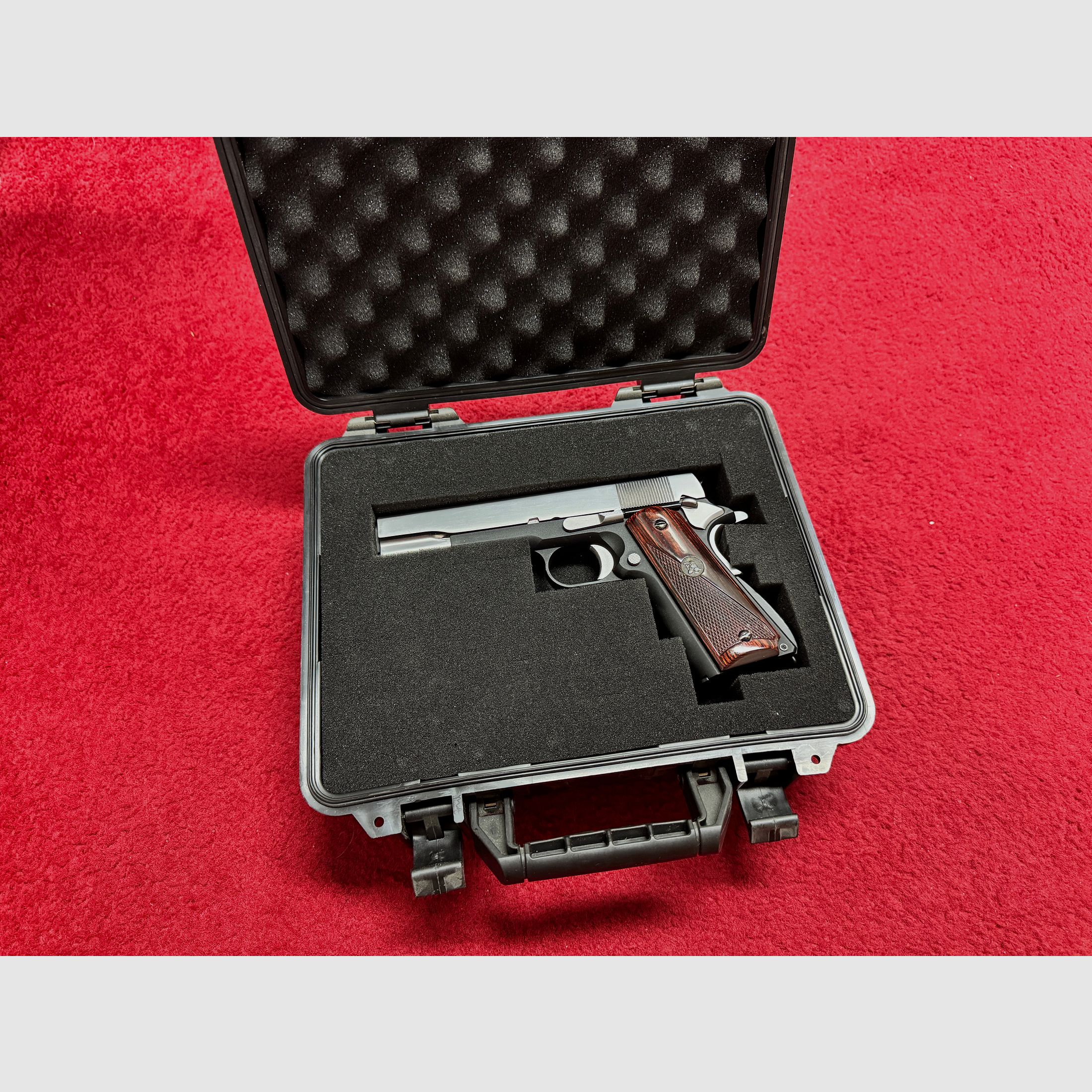 WE Classic 1911 Colt  Custom zwei Farben Version Pachmayr Griffschalen + Koffer