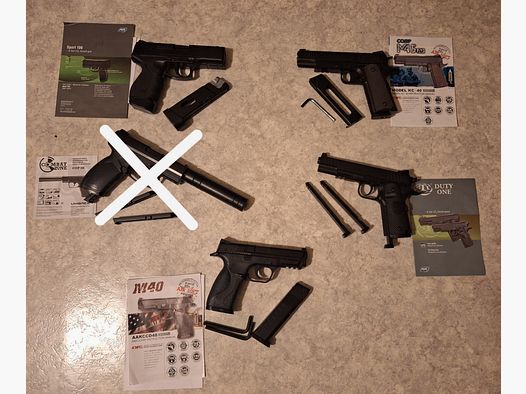 4x Airsoft-Pistolen NBB mit Koffer