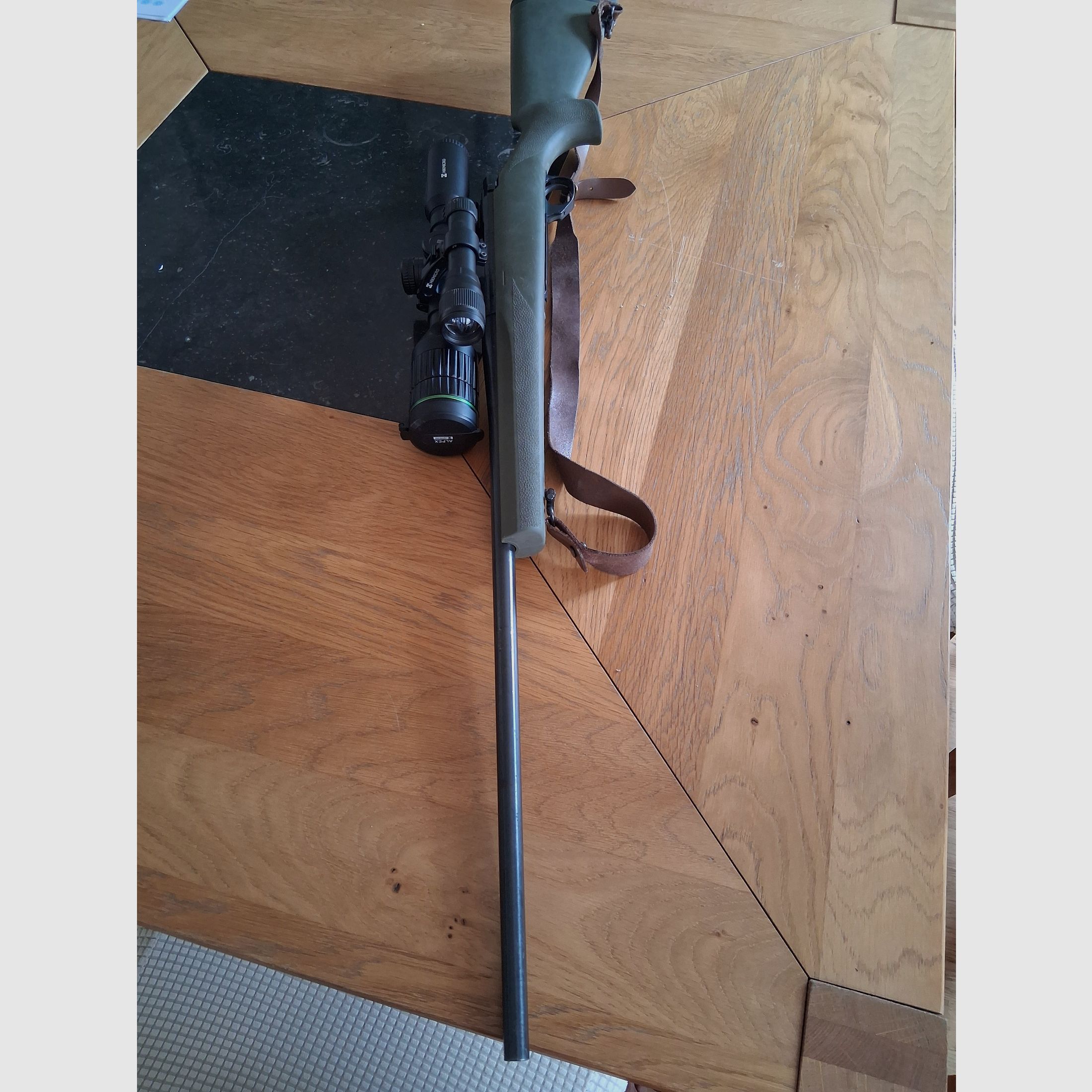 Carabina HOWA con scope HIKMICRO