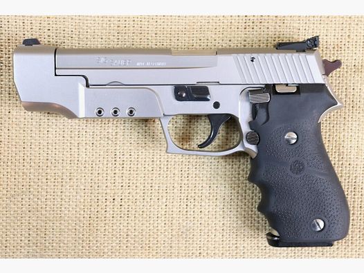 Sig Sauer P 220 - S, Kal. .45Auto, inkl. Wechselsystem 9 mm Luger.	 .45Auto / 9mmLuger