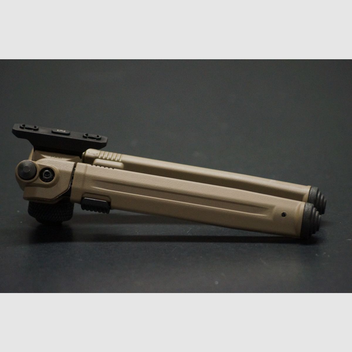 Magpul Zweibeinstütze M-lok FDE, Bild 1 von 3