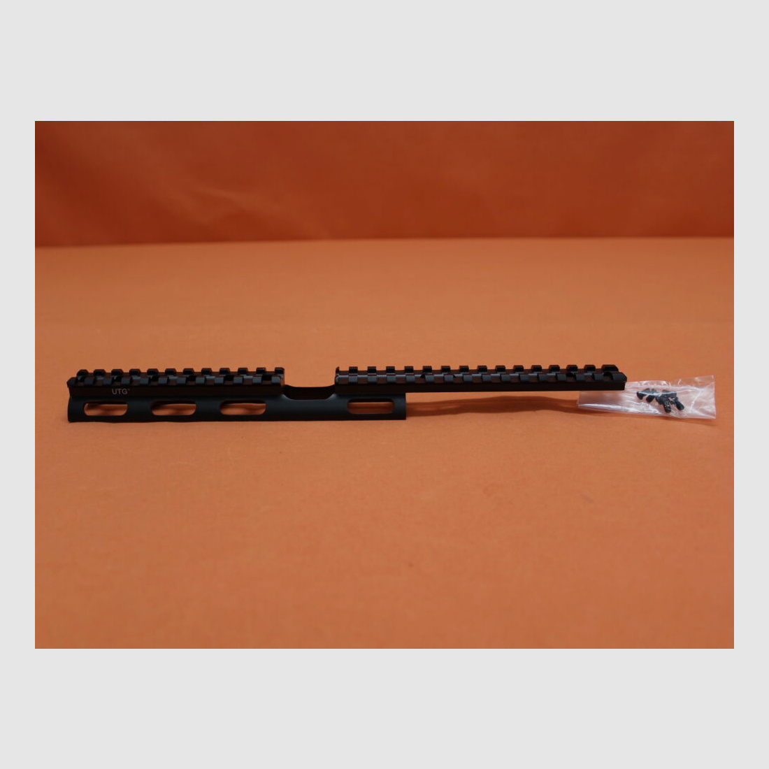 UTG - Leapers	 Ruger 10/22: Tactical Scout Rail UTG (MNT-R22SS26) Alu Black/ Picatinnyprofil-Montageschiene BL=298mm