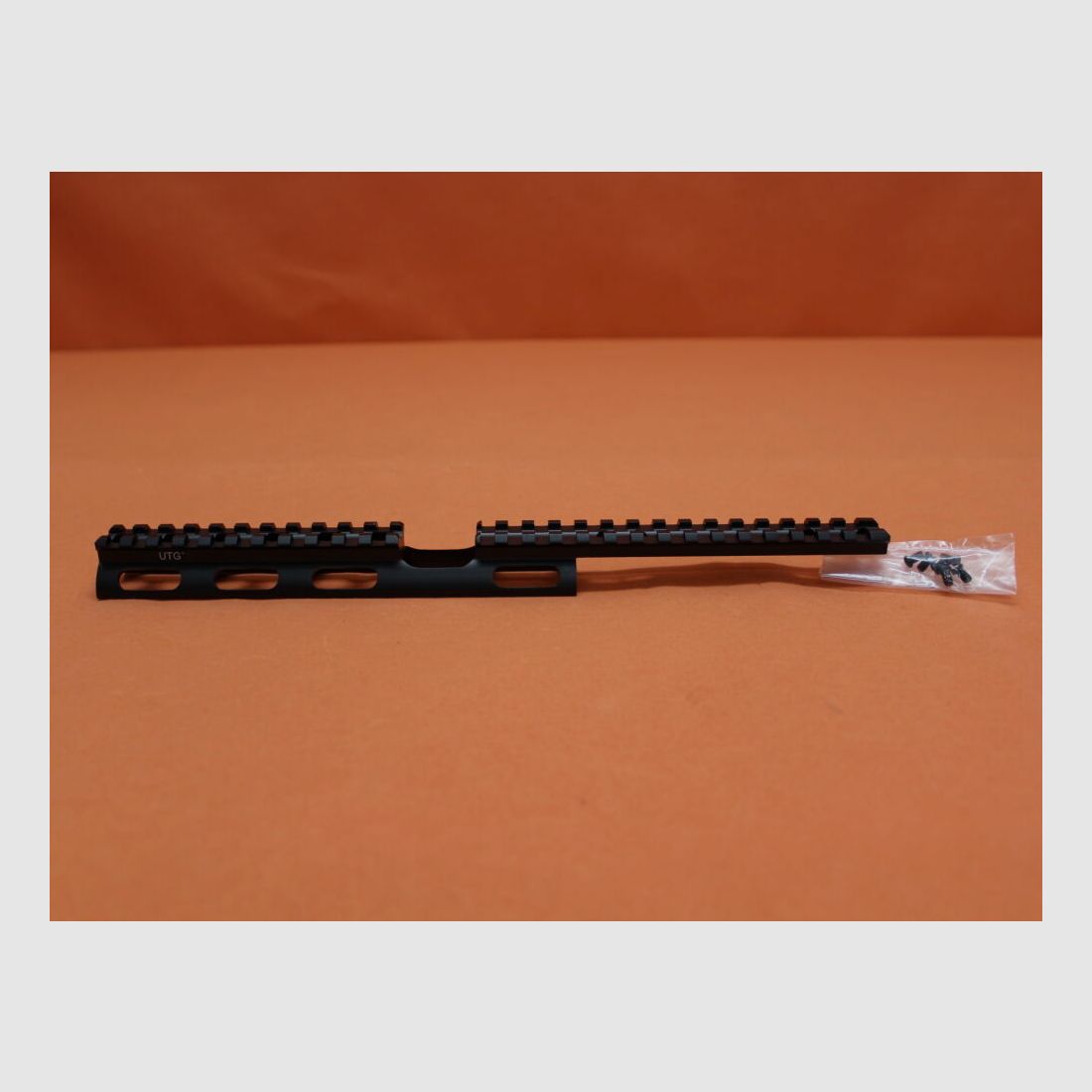 UTG - Leapers Ruger 10/22 : Rail de scout tactique UTG (MNT-R22SS26) Alu Noir / Rail de montage Picatinny BL=298mm