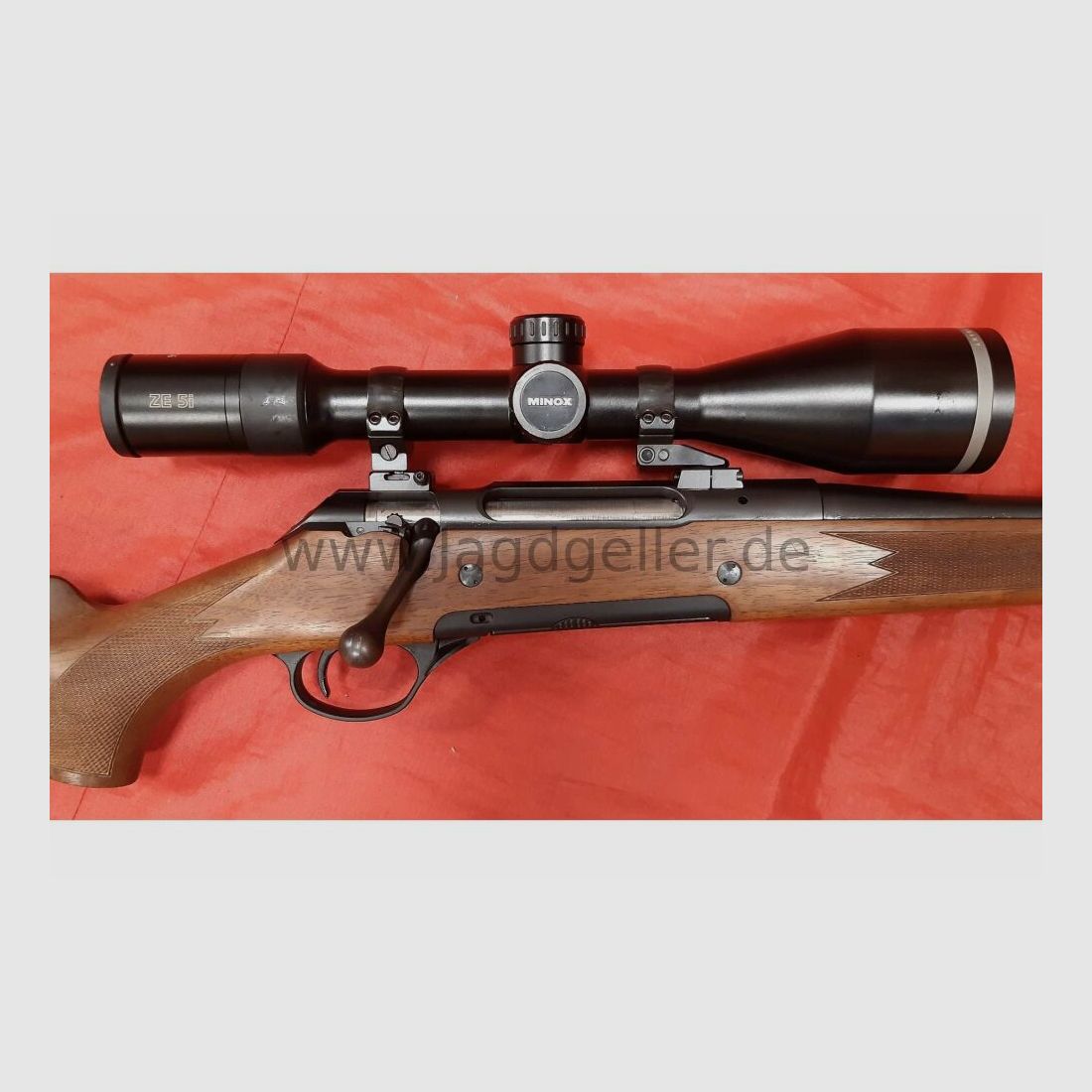 Haenel Jaeger 10 calibro 9,3x62 con 2,5-15x56 Minox ZE5i e silenziatore F&D 9,3x62