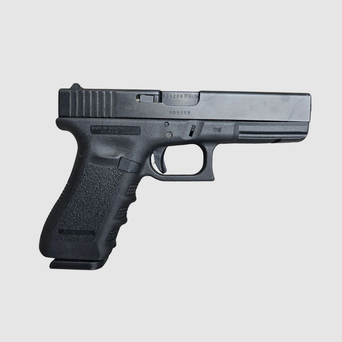 used GLOCK Mod. G17 with spare magazine in original case, condition: Very good, image 1 of 3