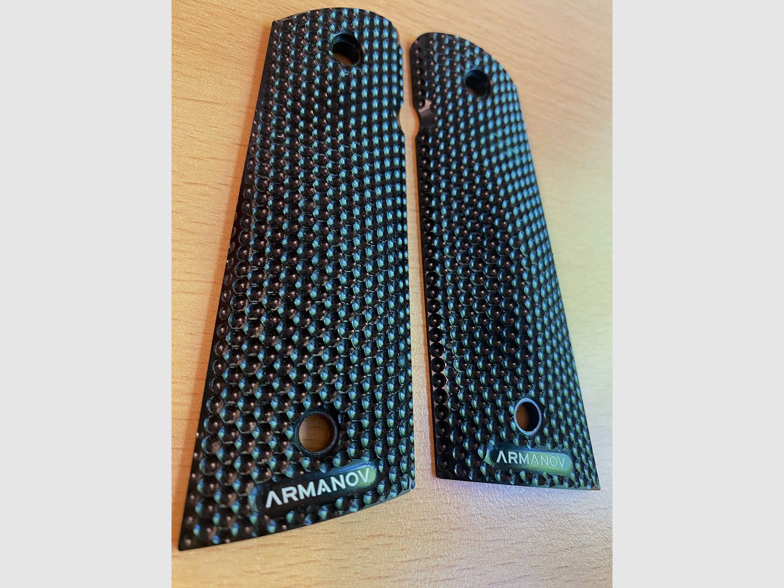 Armanov SpidErgo Grip Panels voor 1911 pistolen, afbeelding 2 van 3