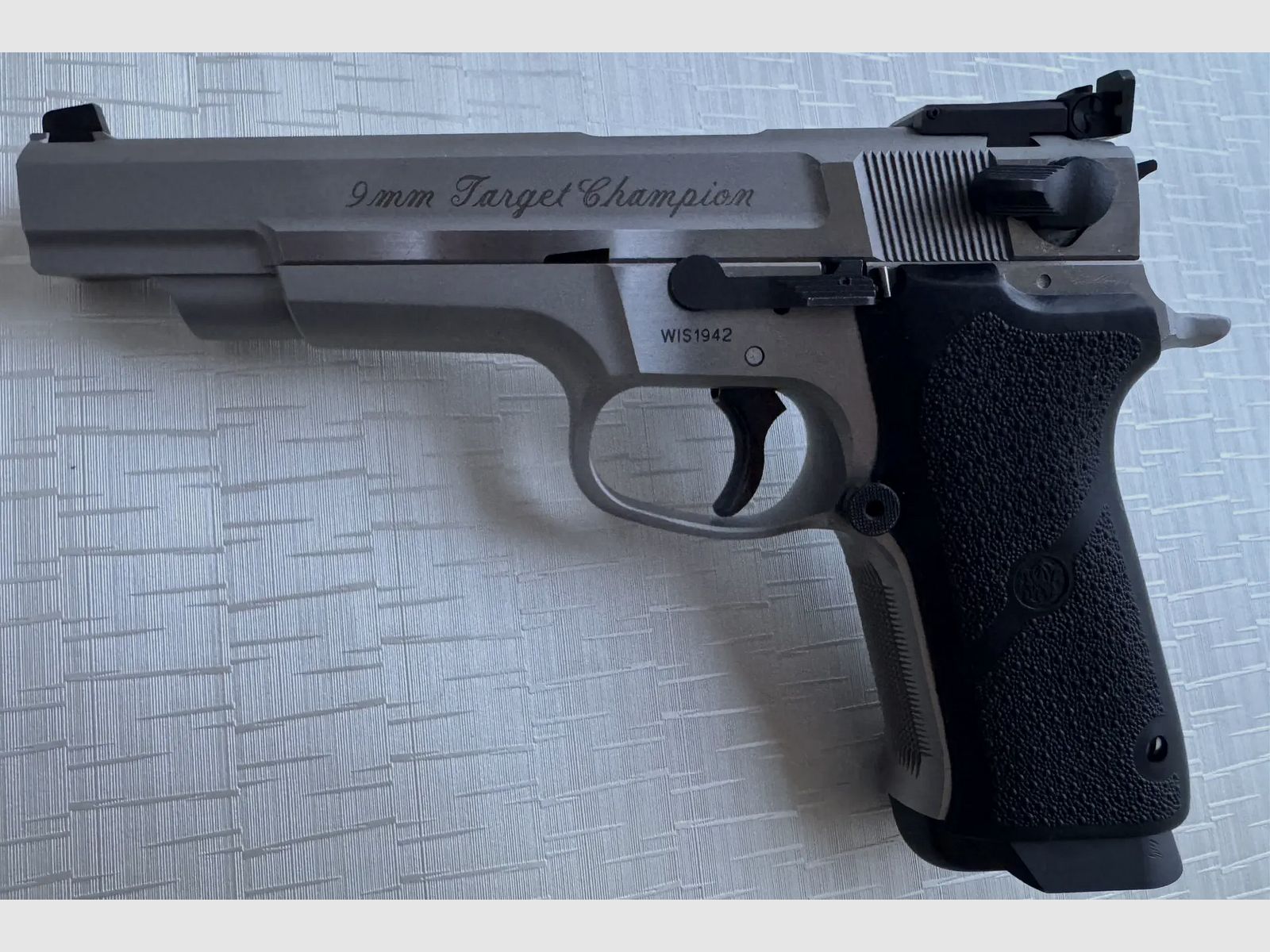 Smith & Wesson Target Champion pistol, caliber 9 mm Luger