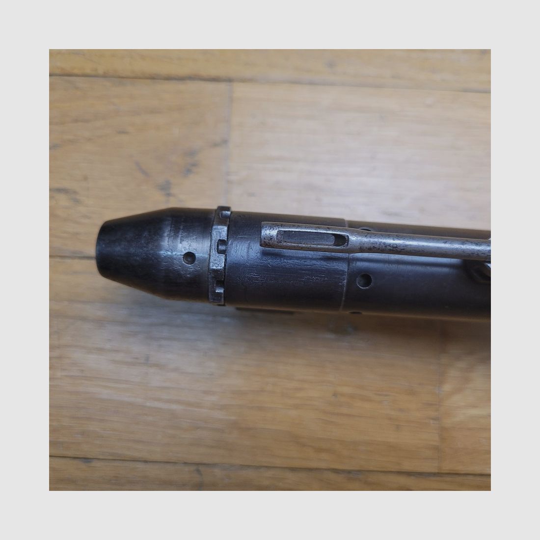 RARISSIME et excellent fusil G41(W) – Premier fusil semi automatique allemand de la WWII – intégralement monomatricule – calibre d&rsquo;origine 8x57IS – dix coups – Système Bang – Culasse à galet – La puissance de feu made in Germany – Pièce exceptionnelle digne d&rsquo;un musée !, image 24 sur 44