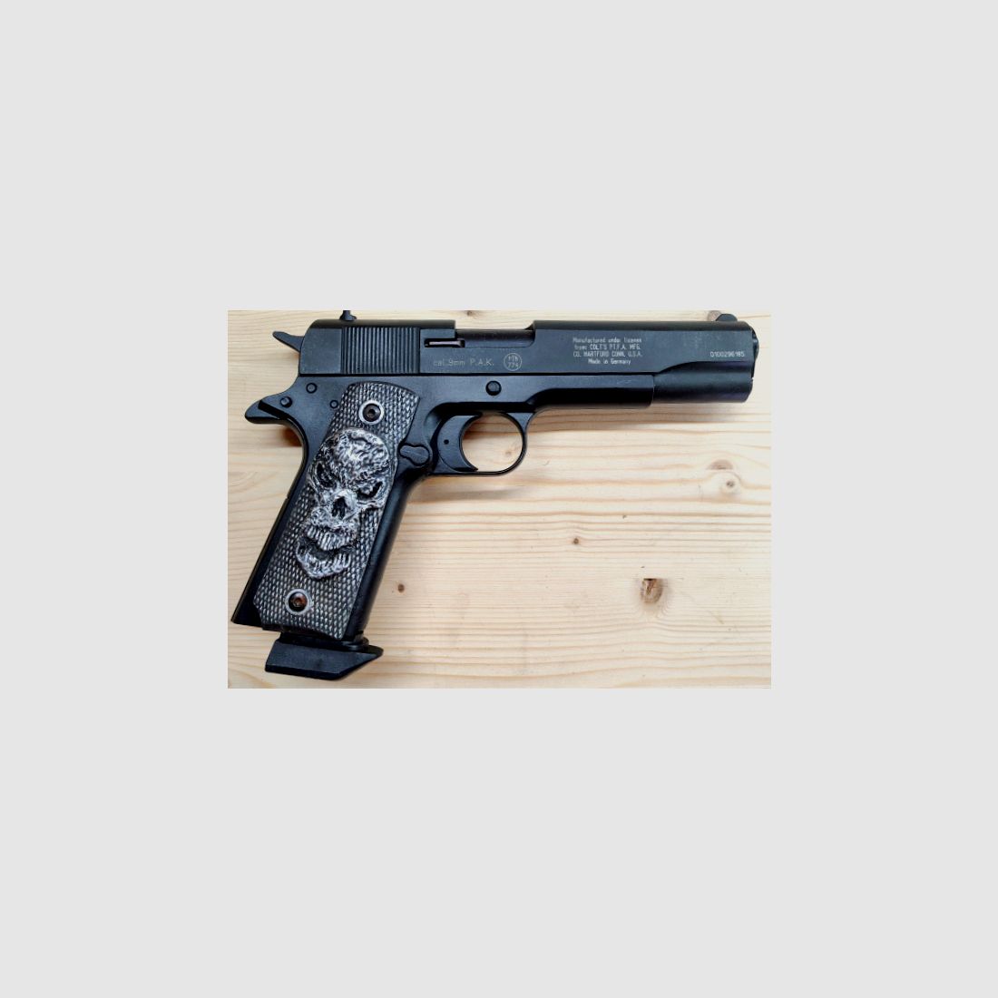 Colt Government 1911 A1 PTB 774 – 9 mm P.A.K. – empuñaduras especiales y base de cargador especial, imagen 1 de 2