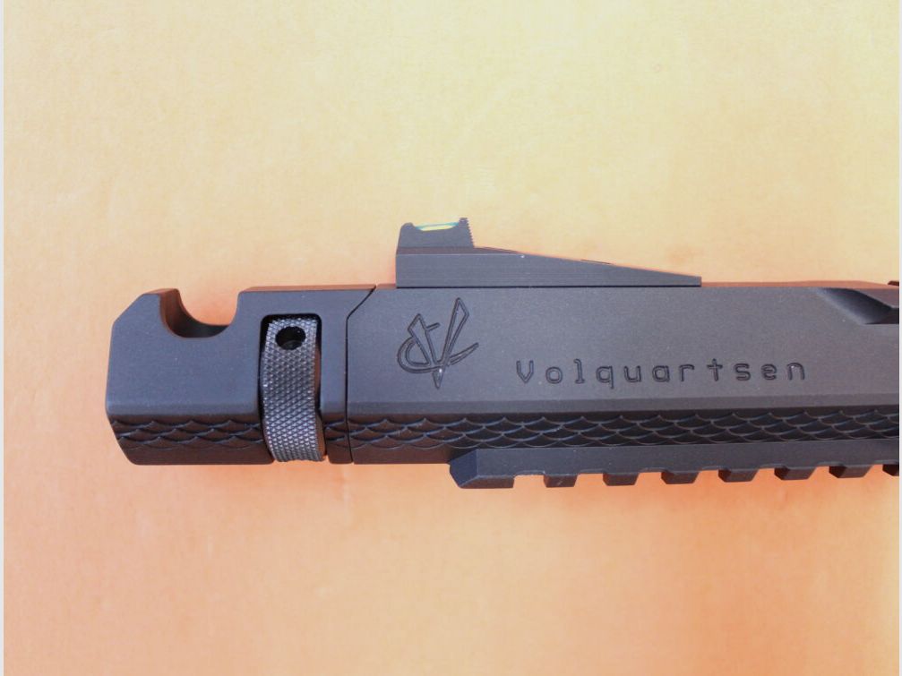 Volquartsen Ha.Pistolet .22lr Volquartsen Mk IV Frame 22/45 Black Mamba 6" lufa/ kompensator/ gwint 1/2-28