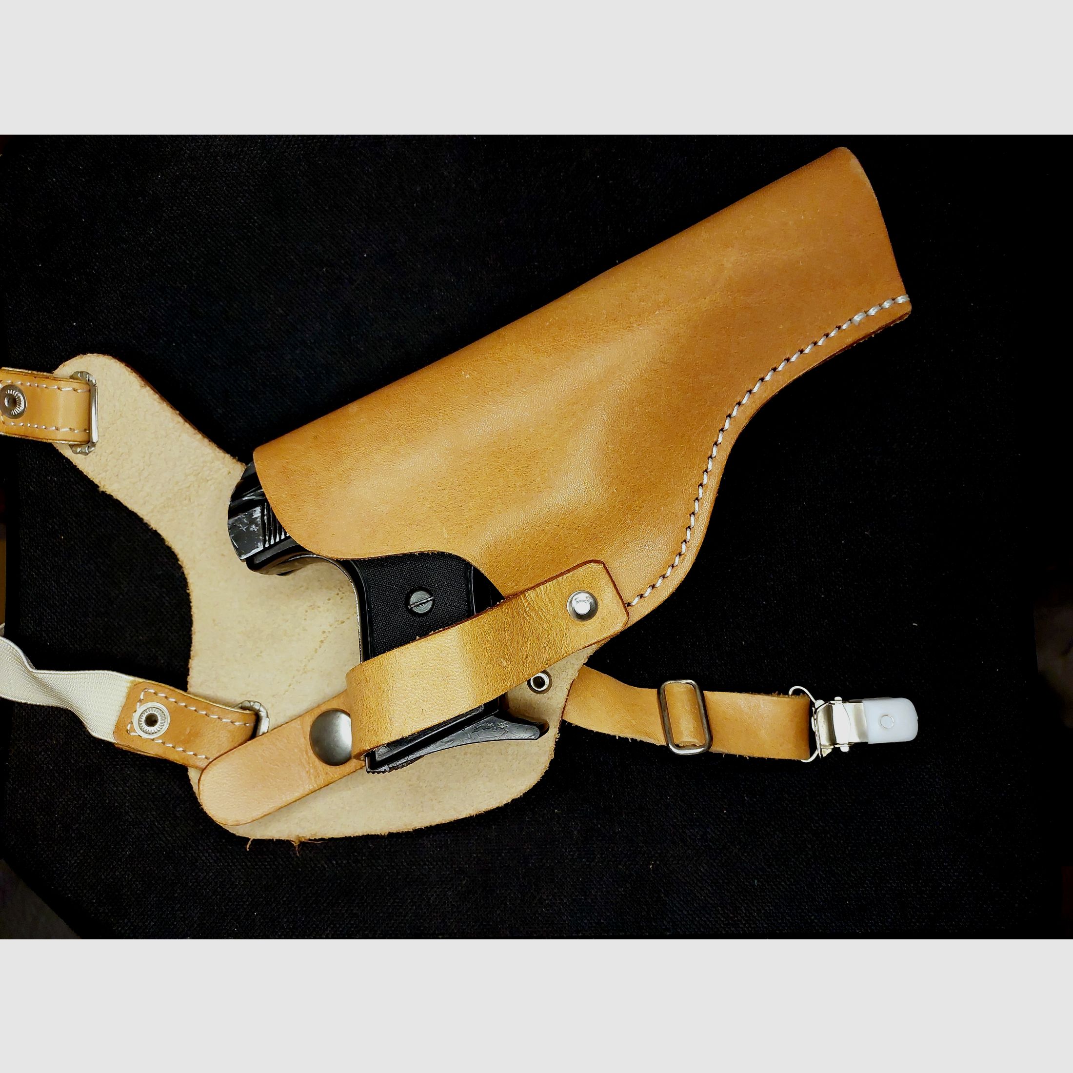 Perfecta FBI 8000 (PTB 387) mit Schulterholster