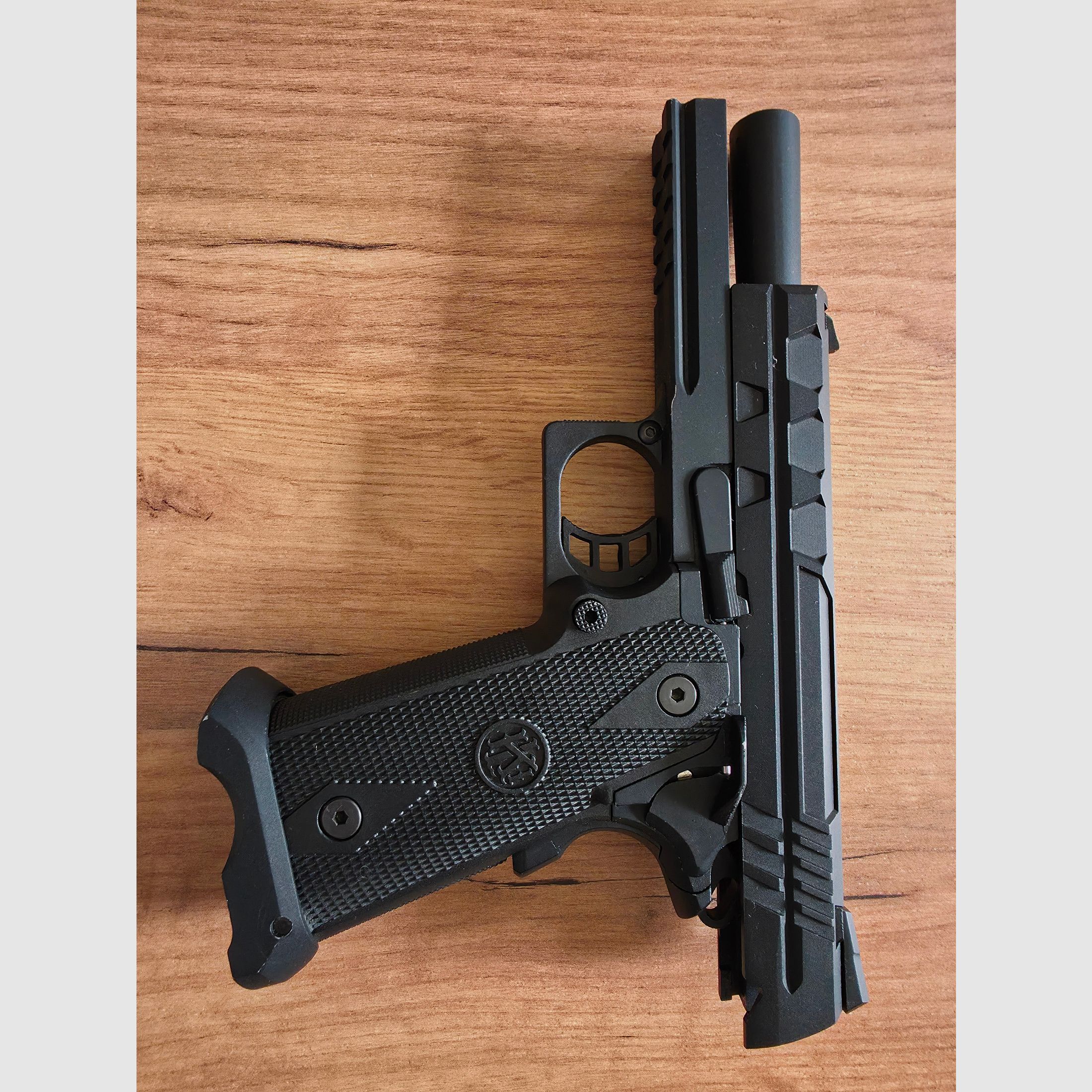KLI Hi-capa 4.3 Tartarus MK1 GBB + 2 Magazine