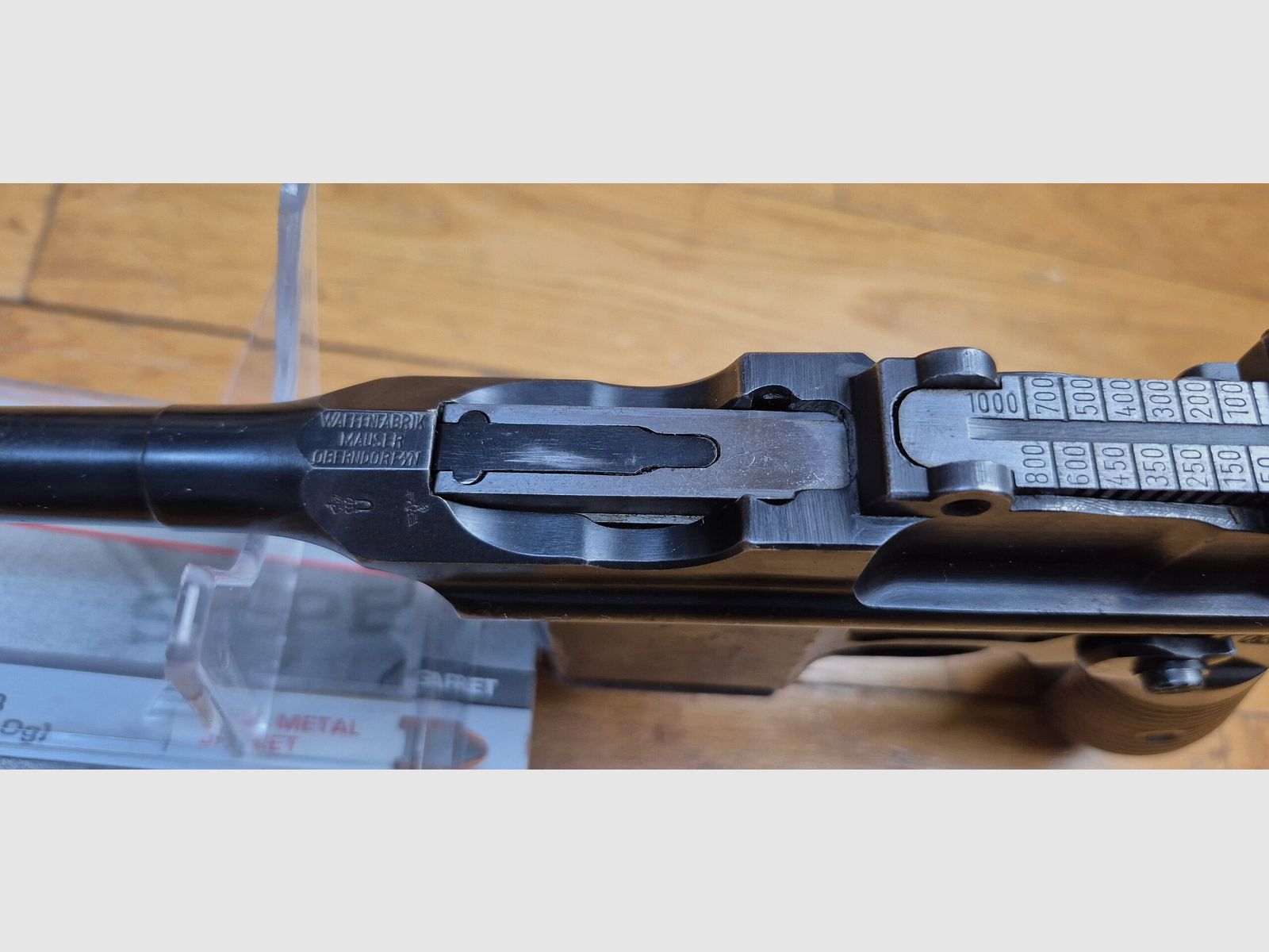 Très rare pistolet automatique C96 type Schnellfeuer « dit 712 » – Cal. 7.63 Mauser – Rare exemplaire utilisé par la Wehrmacht ou la SS – Arme mythique – Un des tout derniers produits – Sélecteur de type Westinger – 100% mono-matricule – Chargeur Mauser 10 coups conforme – Étui artisanal 2°GM – TBE++ – Catégorie A2 – Export EXCLUSIVEMENT!, image 24 sur 34