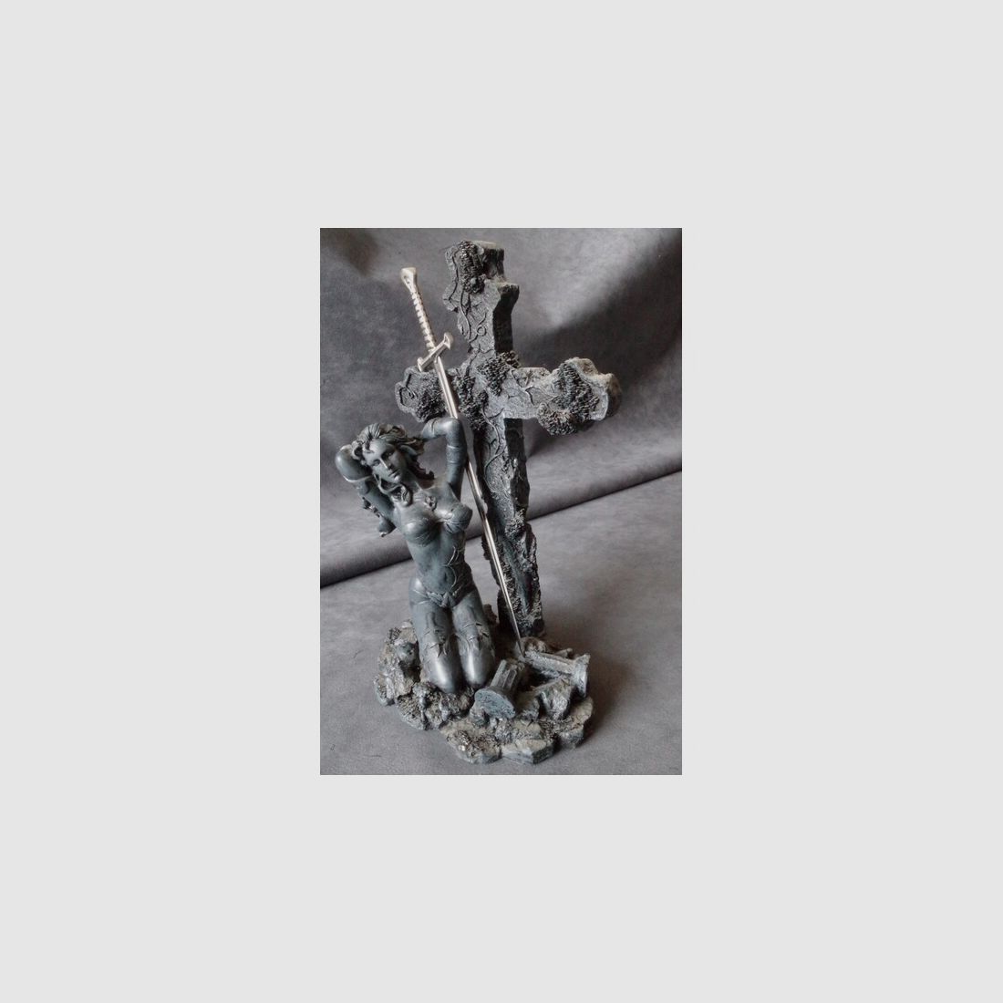 Gothic Emo Anime Akt Amazone mit Schwert Dekoration / Brieföffner ca 20 cm  , Mittelalter Larp