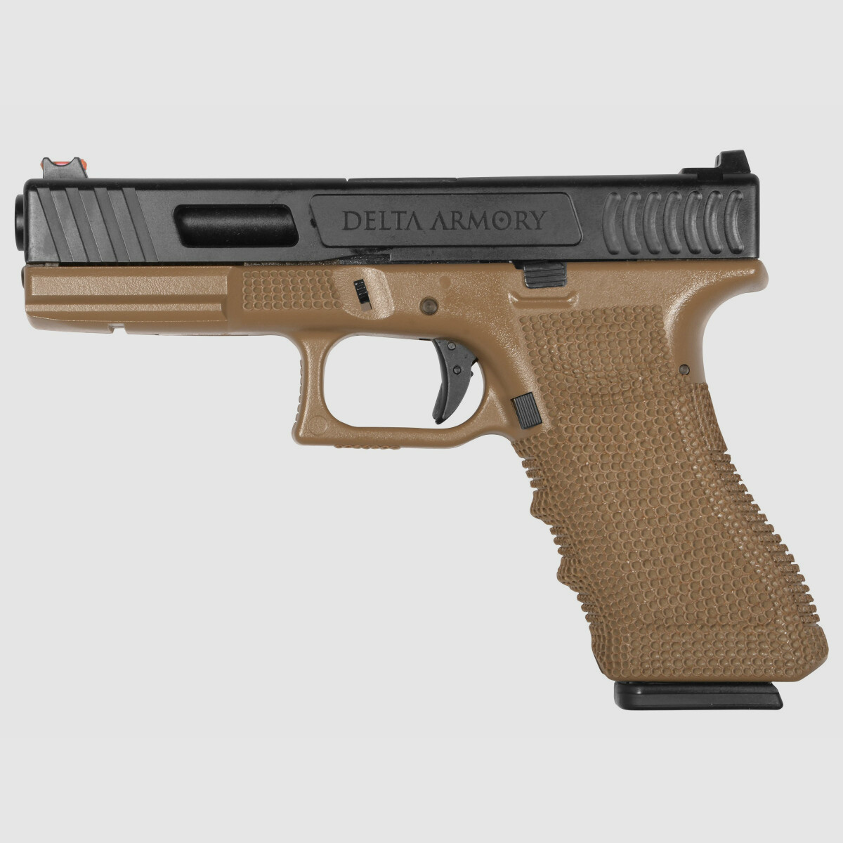 P01 GBB Airsoft Pistole in TAN | Delta Armory