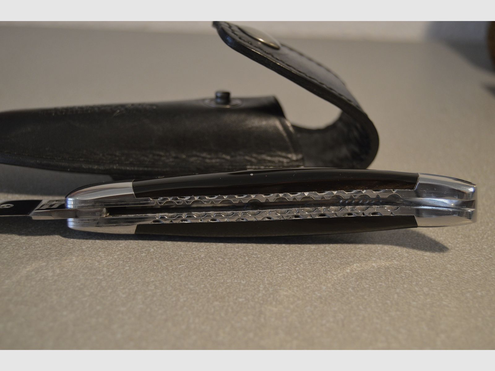 Laguiole en Aubrac ORIGINAL coltello tascabile con fodero