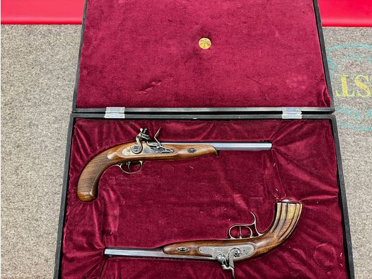   Konvolut für Vorderlader,  2 Pistolen und Zubehör 