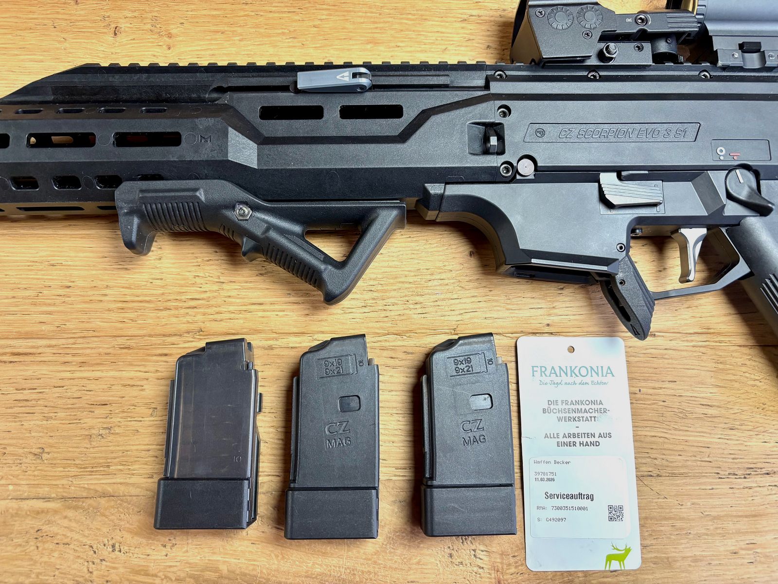 Selbstladebüchse CZ Scorpion Evo 3 S1 Carbine Sportabzug, Schubschaft klappbar,  Kompensator – Kaliber 9 mm Luger inkl. Red Dot u 5fach Magnifier