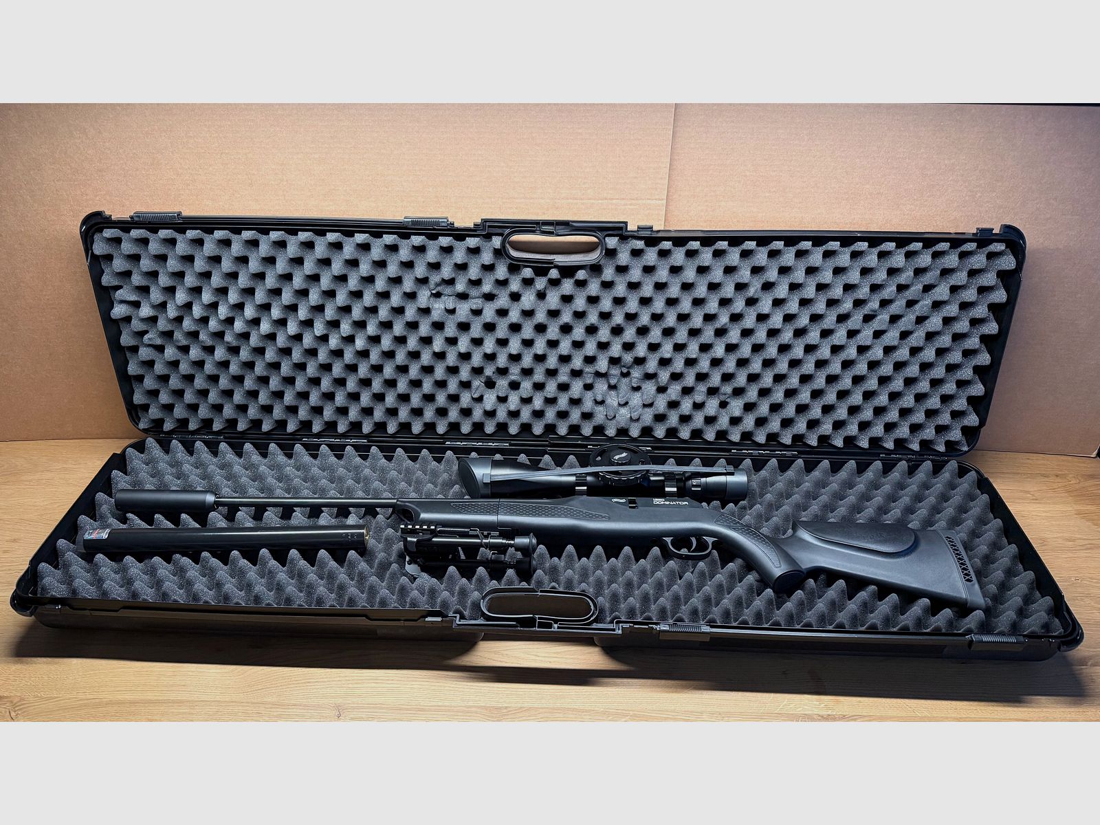 Pressluftgewehr Walther 1250 Dominator FT stock in plastica, scope 8-32x56, suppressor e bipiede calibro 4,5 mm incl. accessori !!!