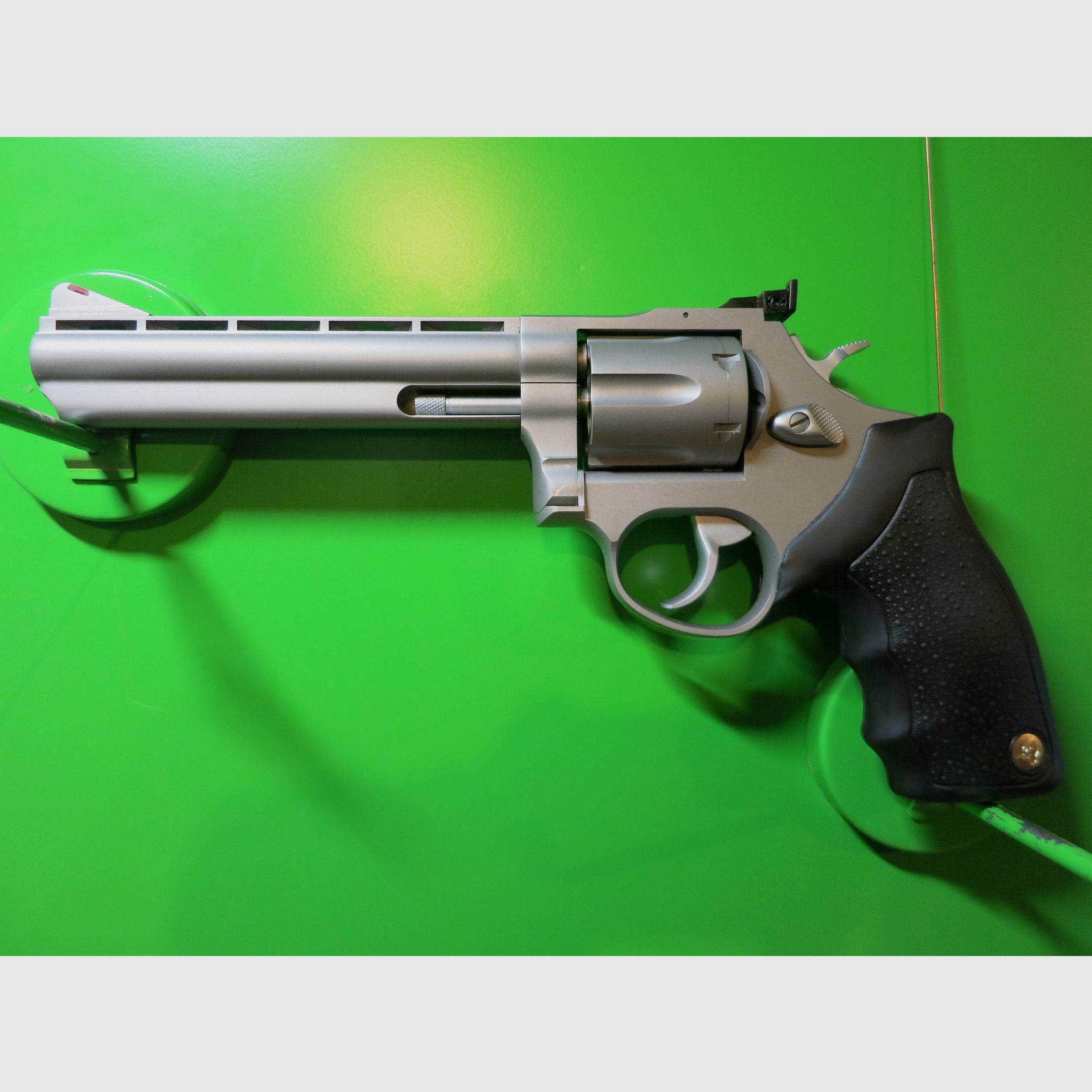 Revoler TAURUS 689, Kal. .357 Magnum,  Edelstahl (stainless), 6" Lauf   #26-