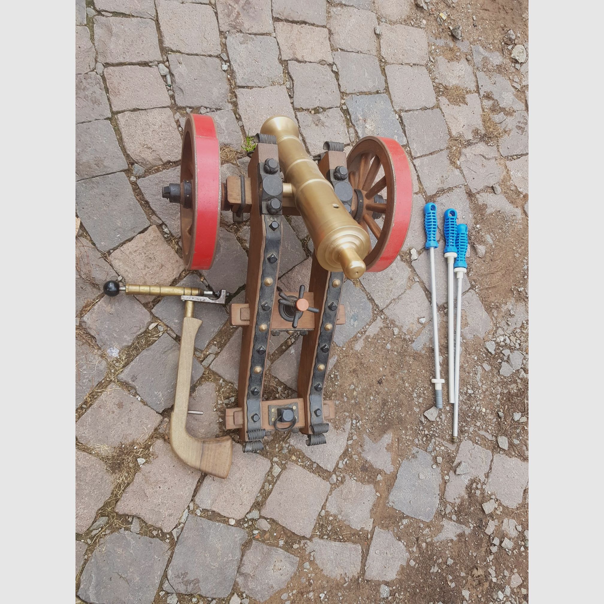 Verkaufe zwei Vorderlader-Kanonen mit Zubehör