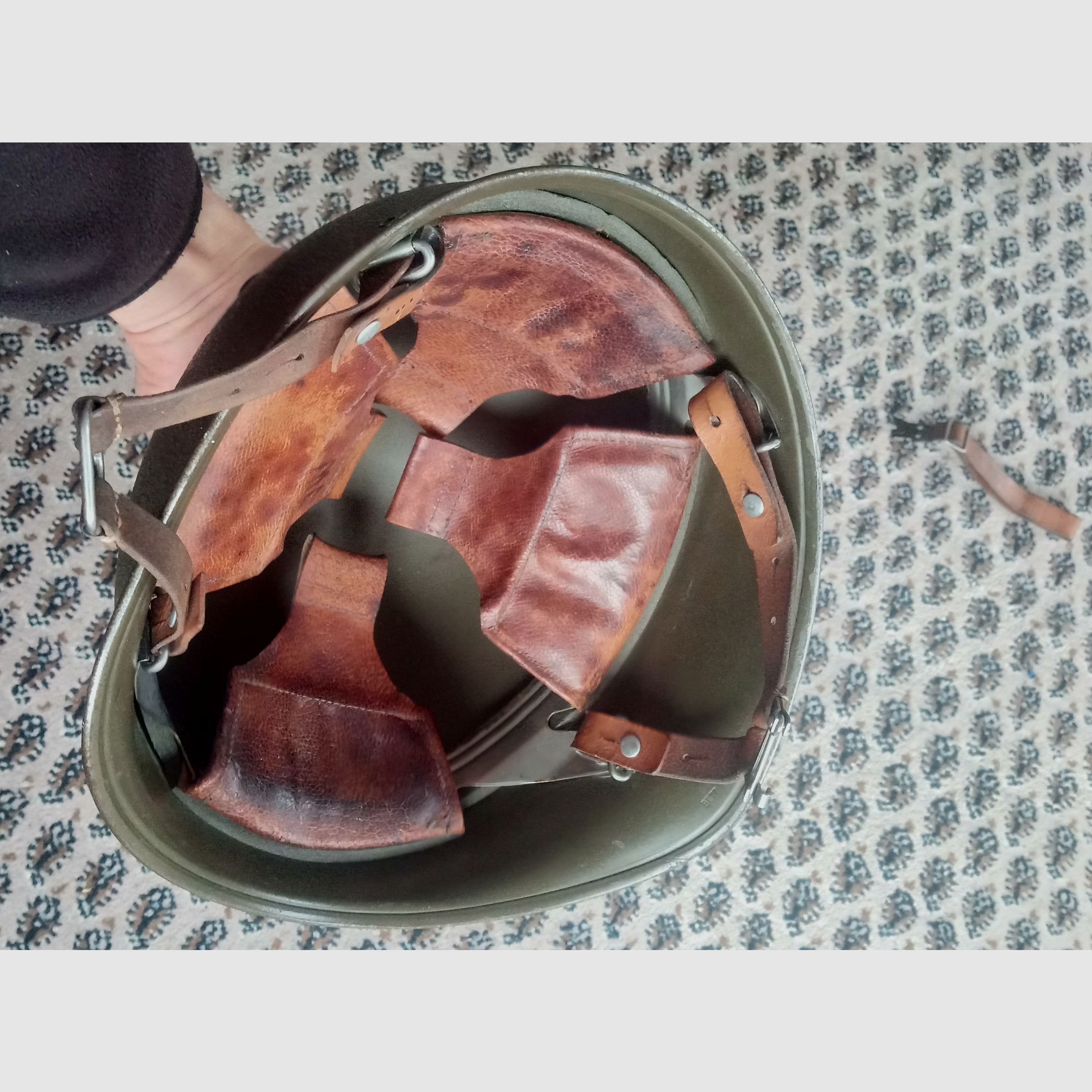 Schweizer Armee Helm aus U-Boot-Stahl in kleiner Größe 55-56 / ideal für Zivilschutz / Stahlhelm Swiss Made