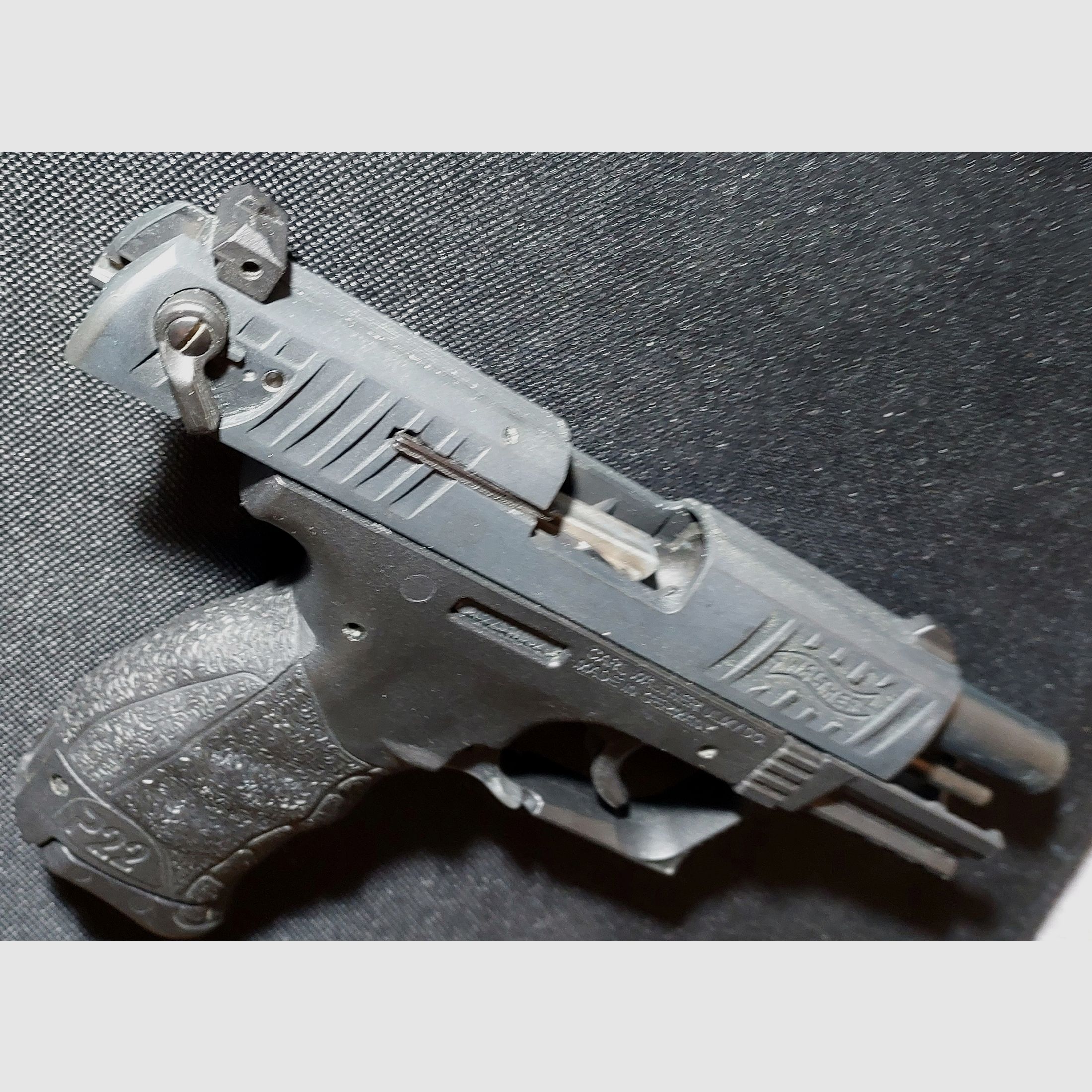 Walther P22Q Schreckschuss Pistole 9mm P.A.K. schwarz mit 2 Magazinen