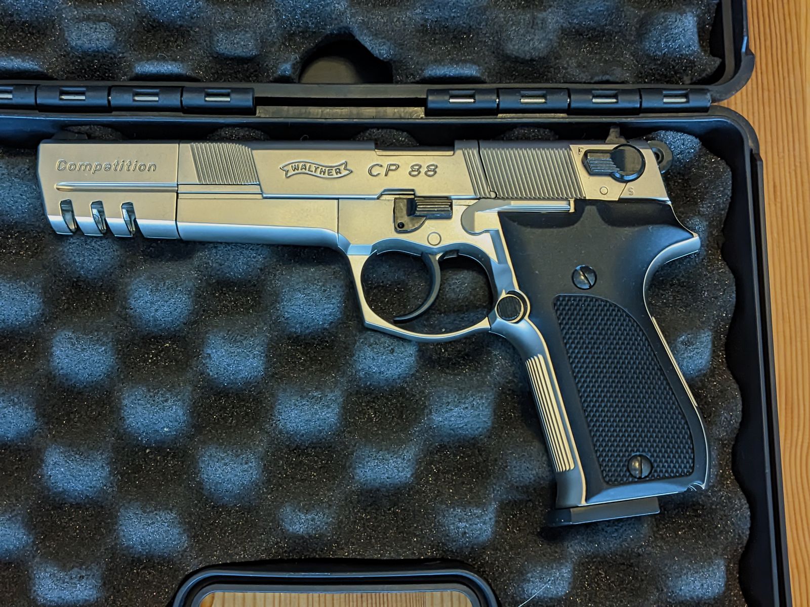 Walther CP88 Compétition, nickelé. Inclus : beaucoup d'accessoires !