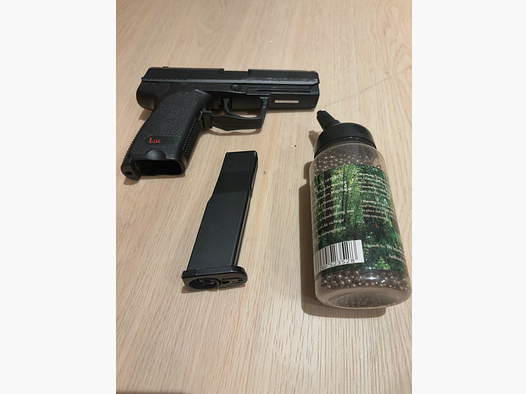 Umarex H&K USP 4,5 mm CO₂ Luftpistole inkl. Magazin & ca. 3.000 Stahl-BBs