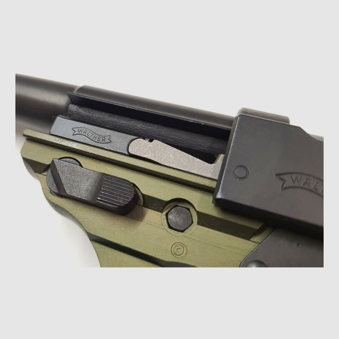 Walther / Schwaben Arms GmbH Special Edition Pistool Walther P38 in Klavertje Groen