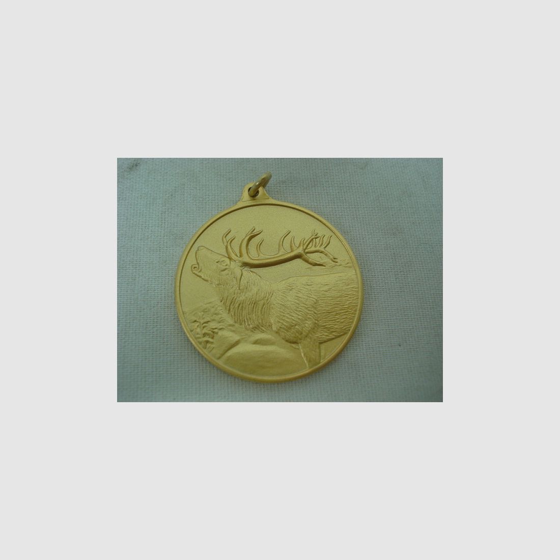 Jagdmedaille Hirsch-gold - 40 mm, Ring und Öse