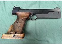 Hämmerli 215, Kaliber 22lr. mit 2 Gewichten und 3 Magazinen